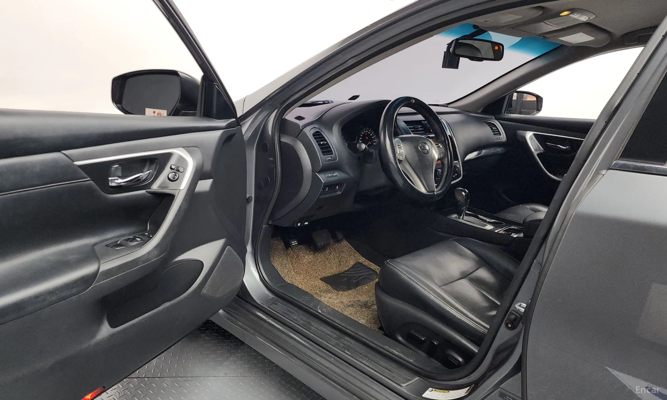 Nissan Altima превью 10
