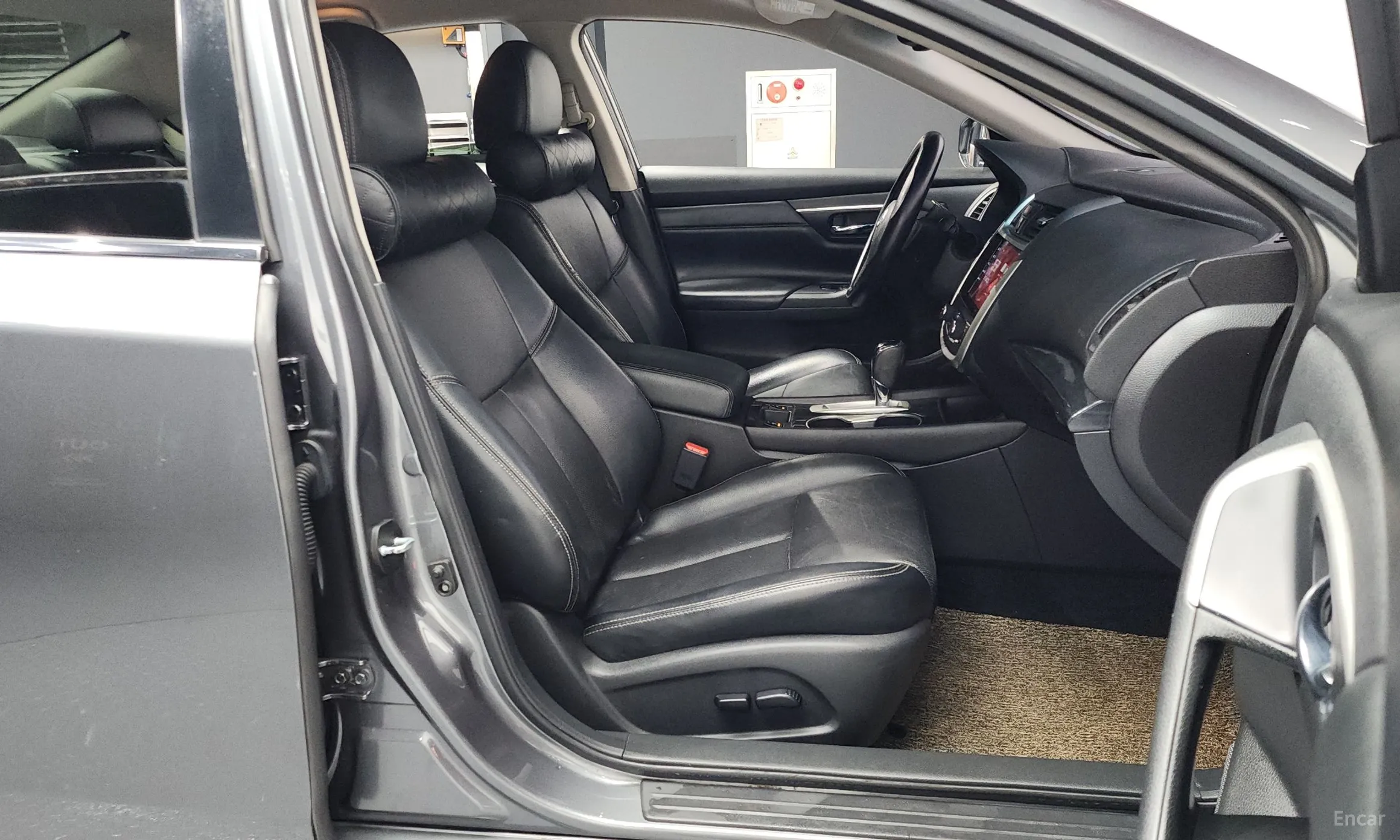 Nissan Altima превью 11
