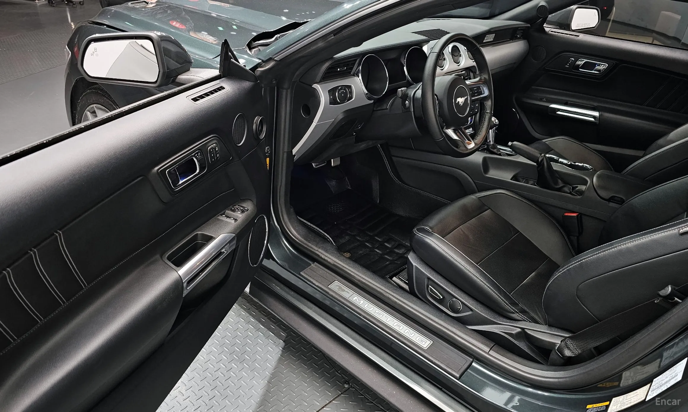 Ford Mustang превью 11
