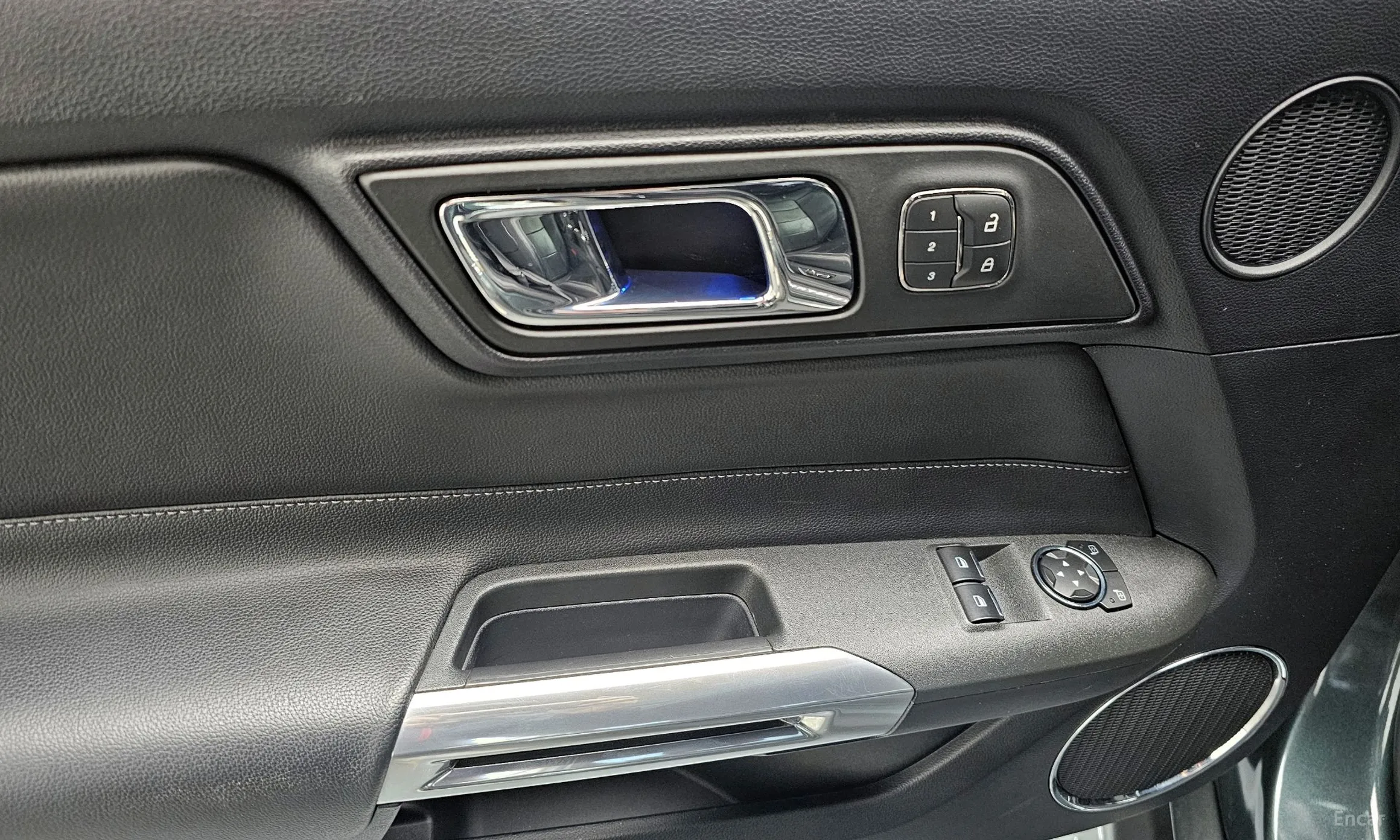 Ford Mustang превью 17