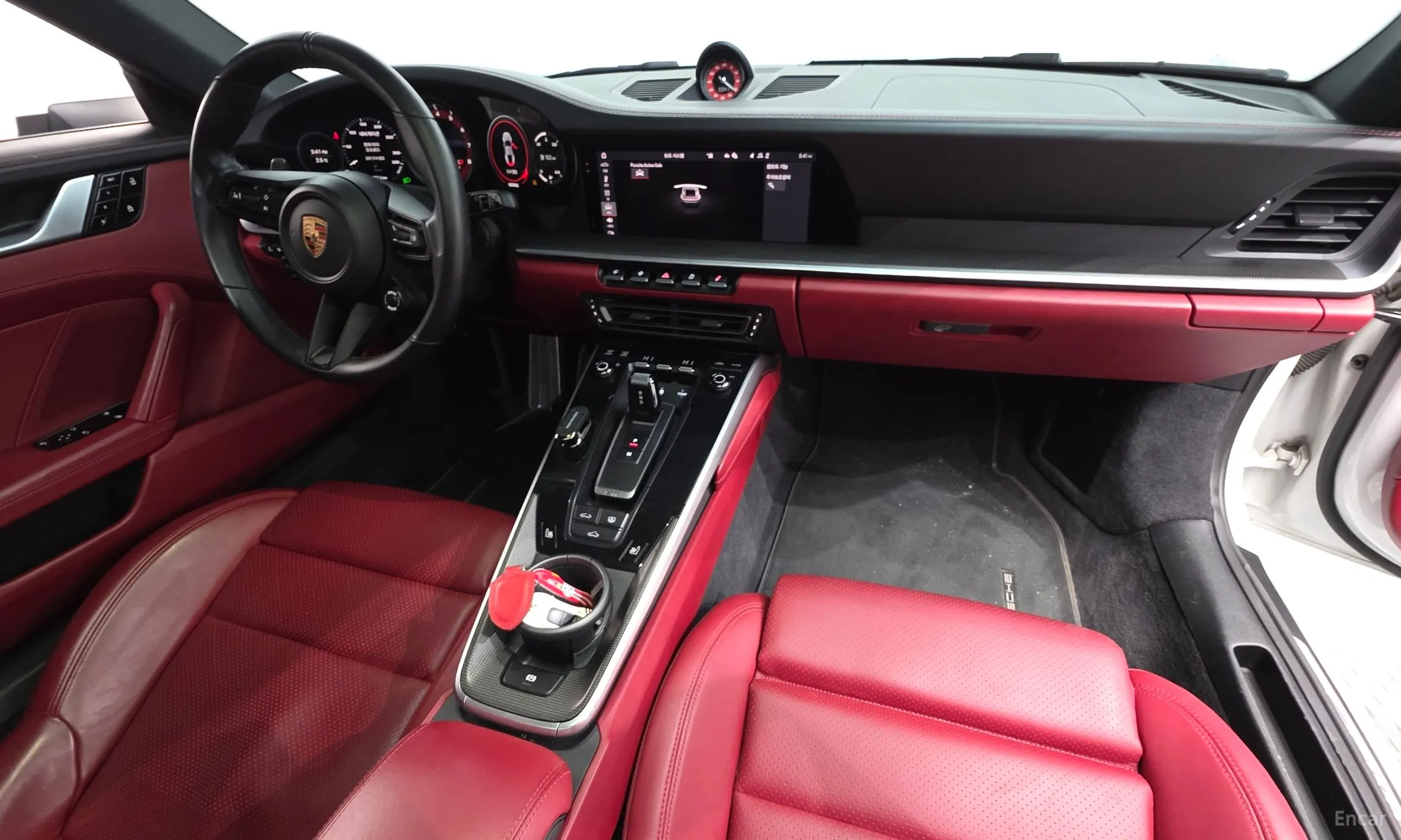 Porsche 911 (992) превью 7