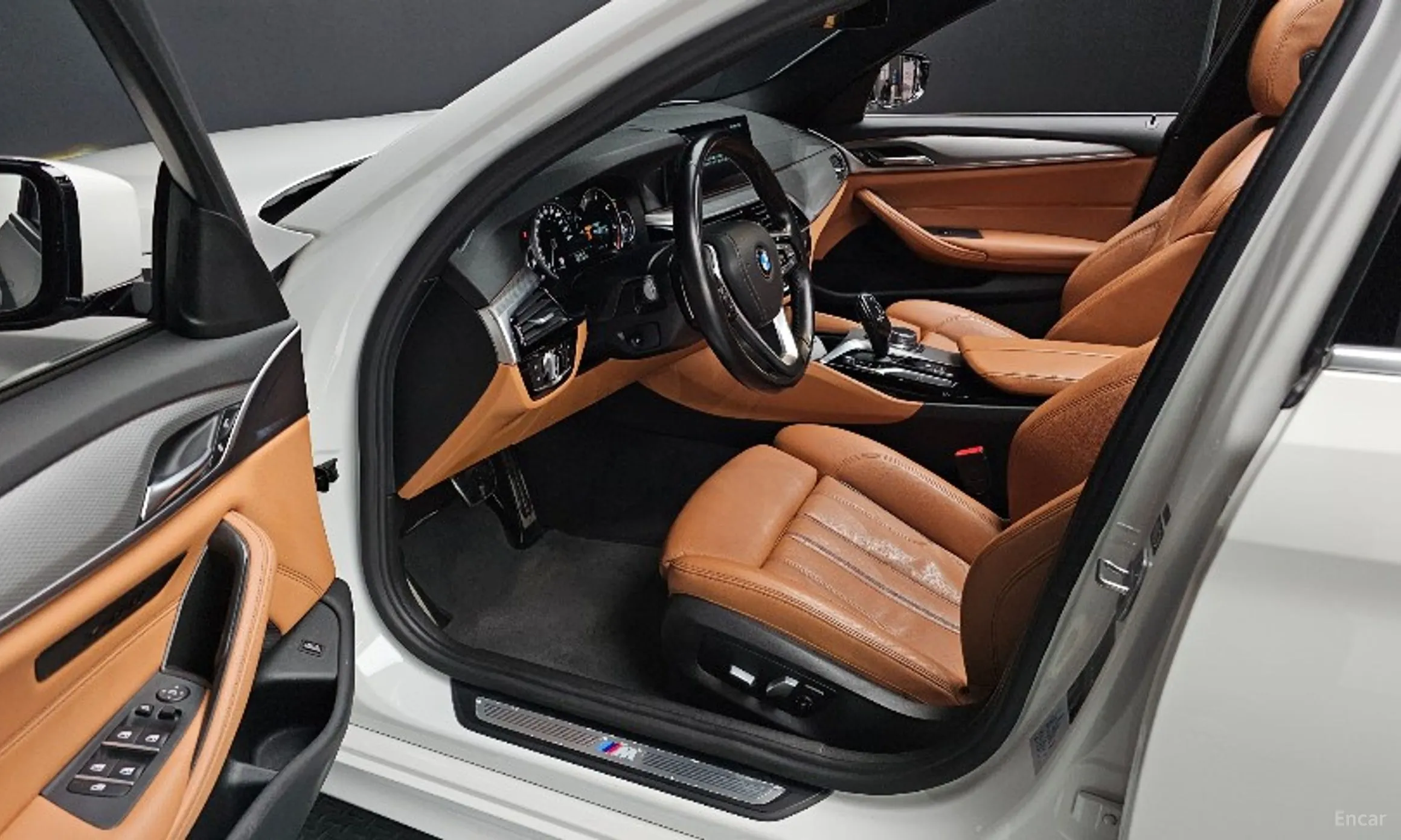 BMW 5 Series (G30) превью 11