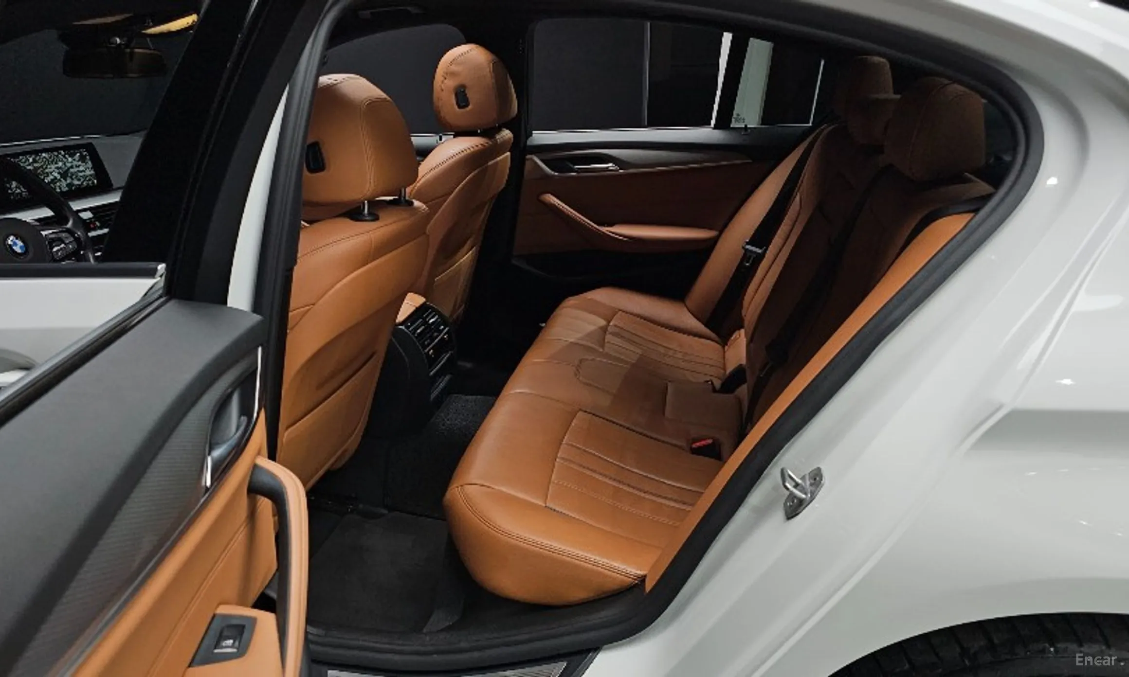 BMW 5 Series (G30) превью 12