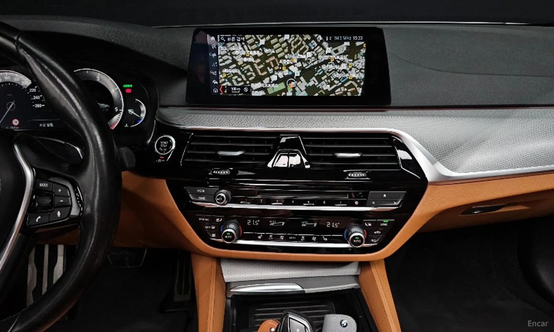 BMW 5 Series (G30) превью 14