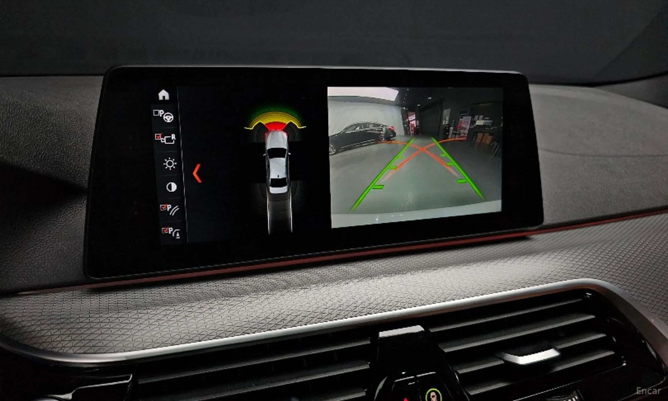 BMW 5 Series (G30) превью 15