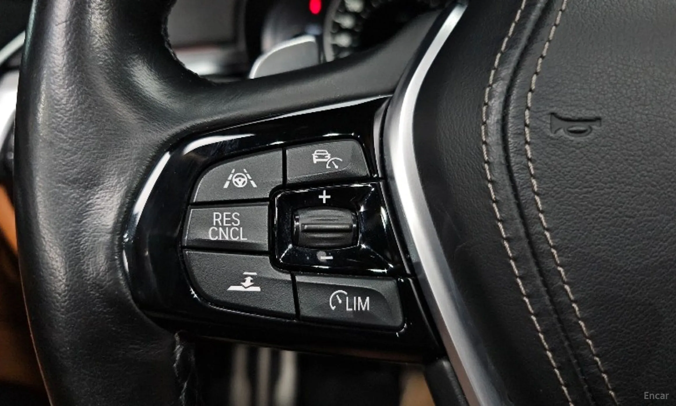 BMW 5 Series (G30) превью 18