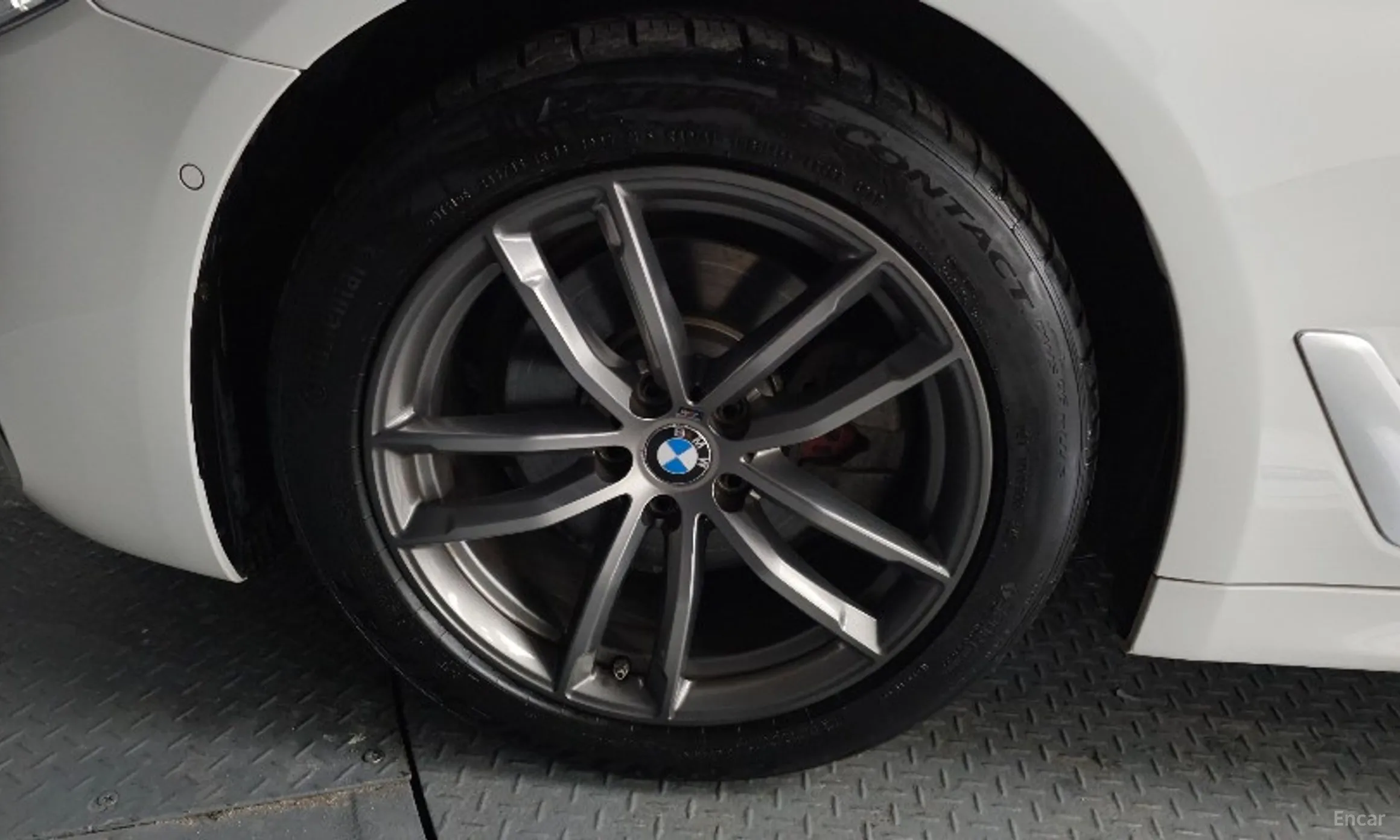 BMW 5 Series (G30) превью 5