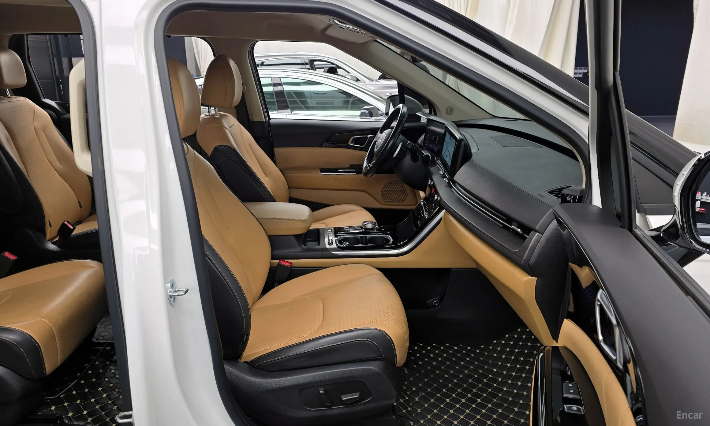 Kia Carnival Gen 4 превью 11