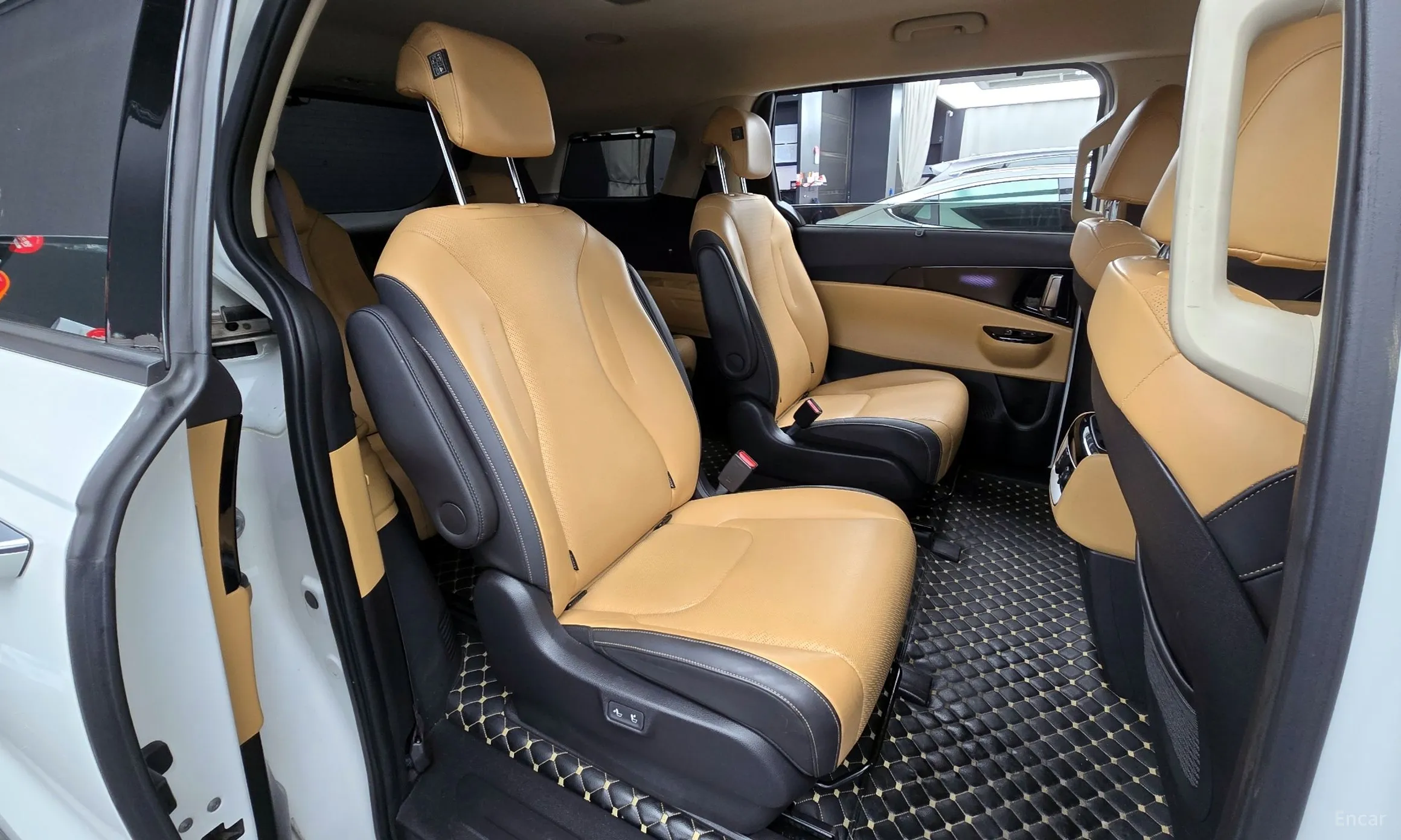 Kia Carnival Gen 4 превью 12