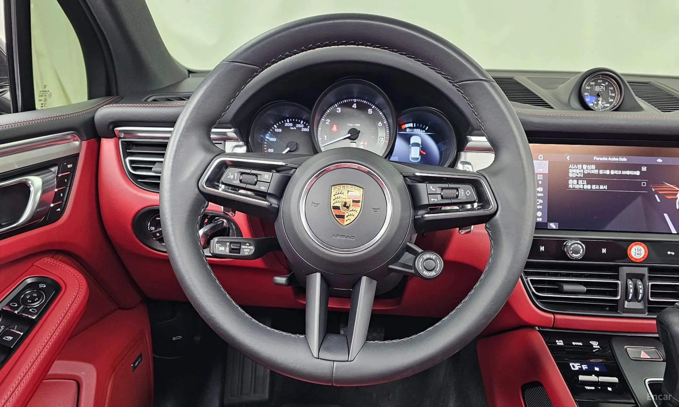 Porsche Macan превью 13