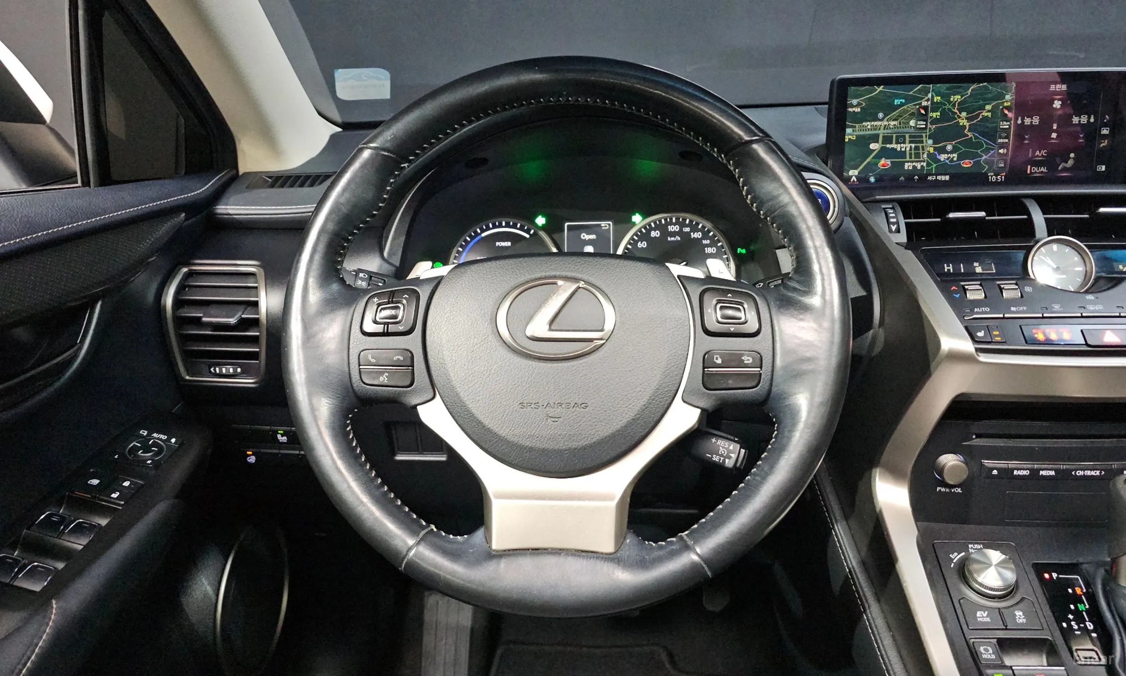 Lexus NX300h превью 11