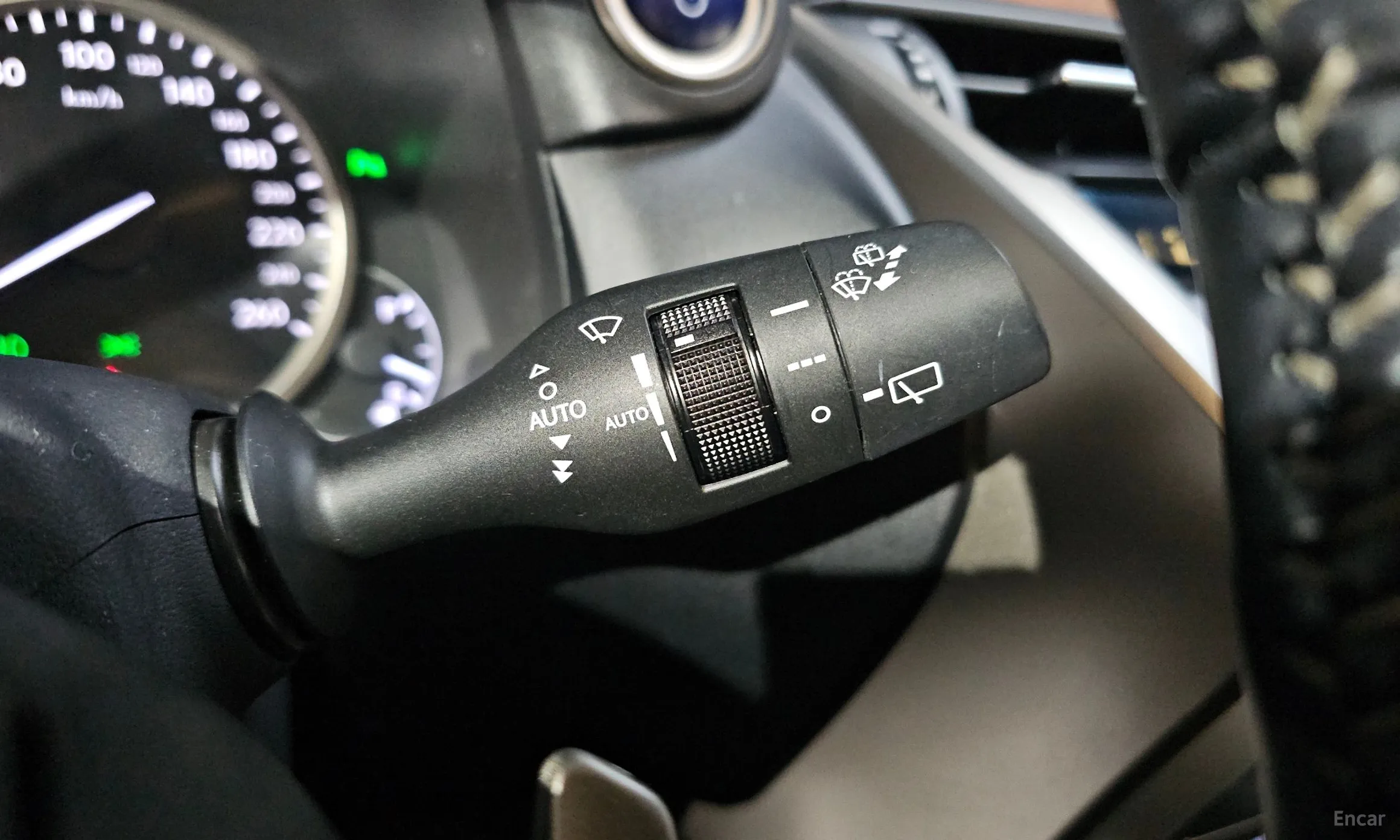 Lexus NX300h превью 14