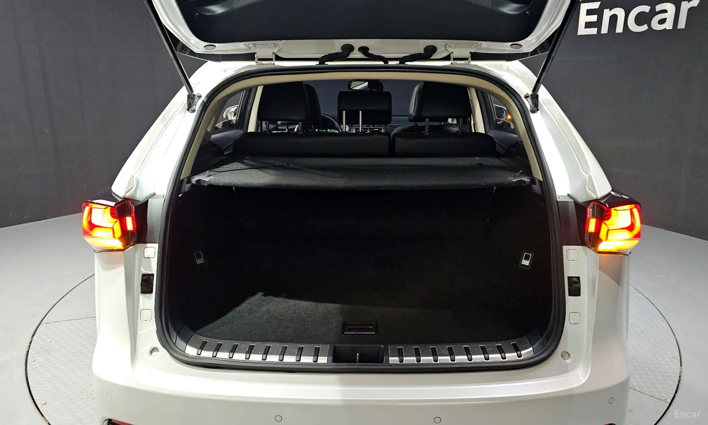 Lexus NX300h превью 20