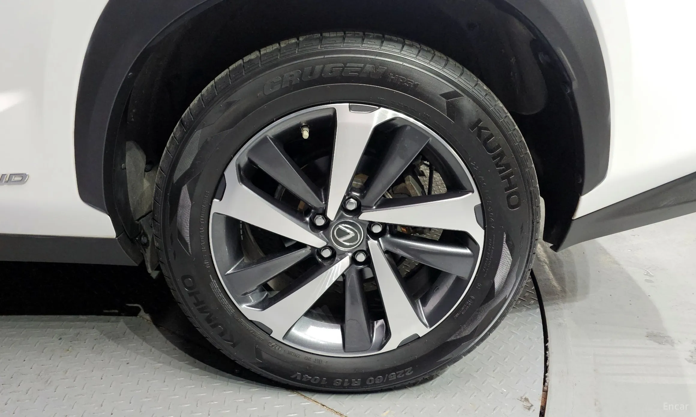Lexus NX300h превью 5