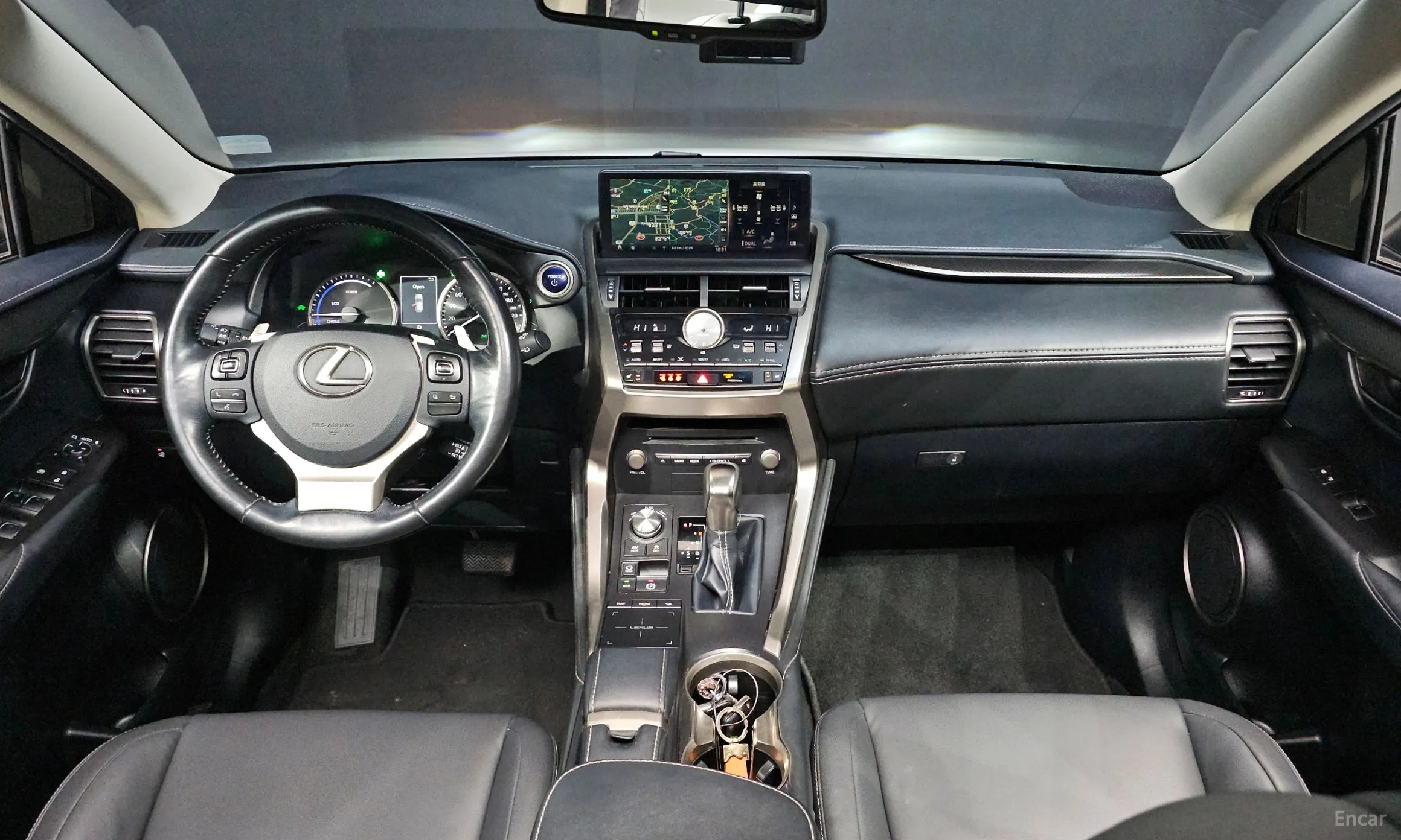 Lexus NX300h превью 7