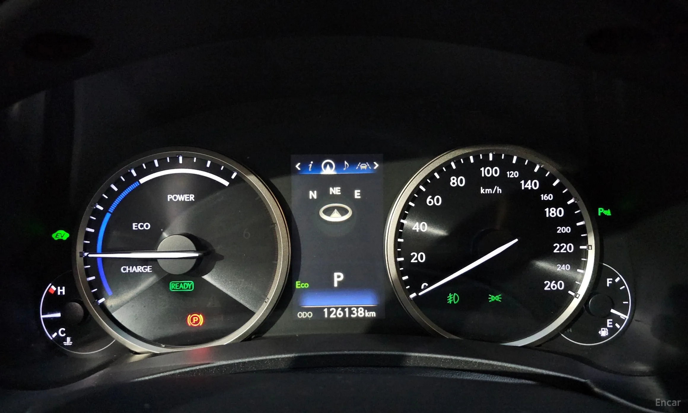Lexus NX300h превью 8
