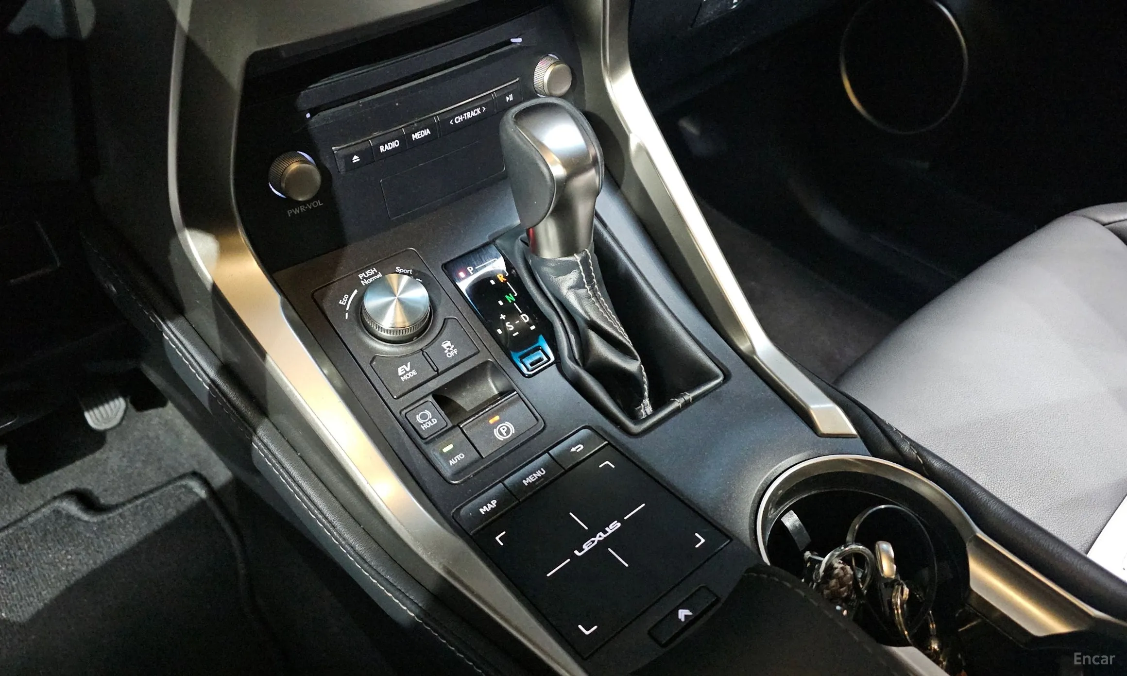 Lexus NX300h превью 9