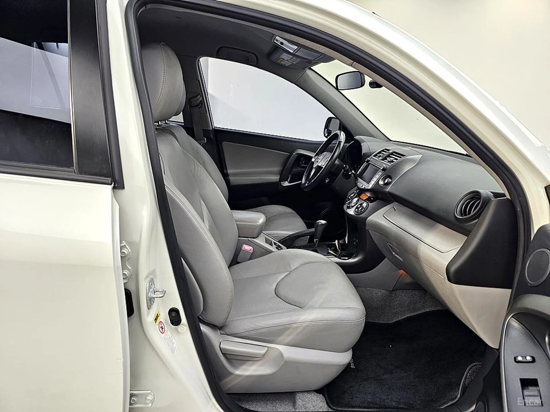 Toyota RAV4 превью 11