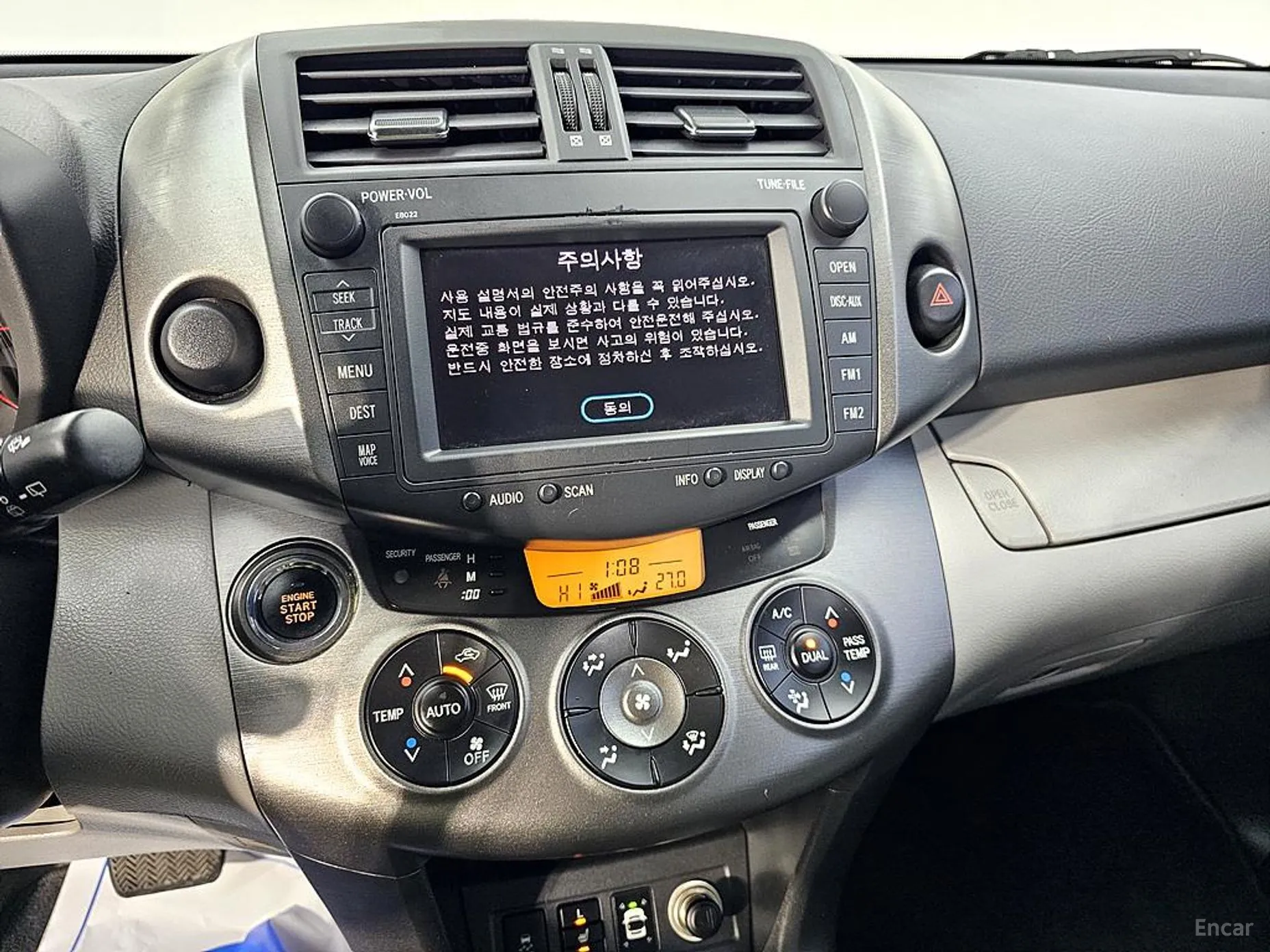 Toyota RAV4 превью 12