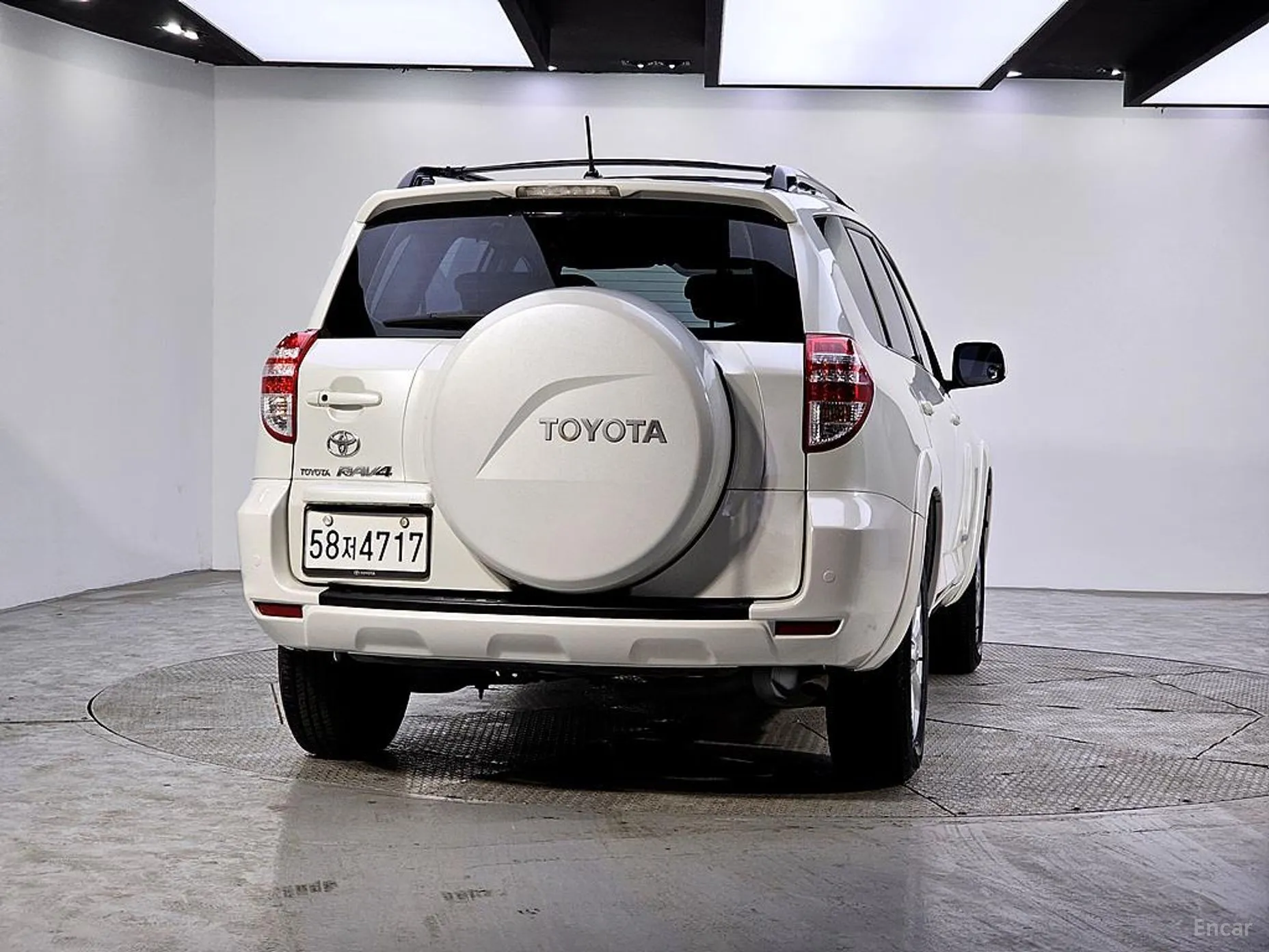 Toyota RAV4 превью 3