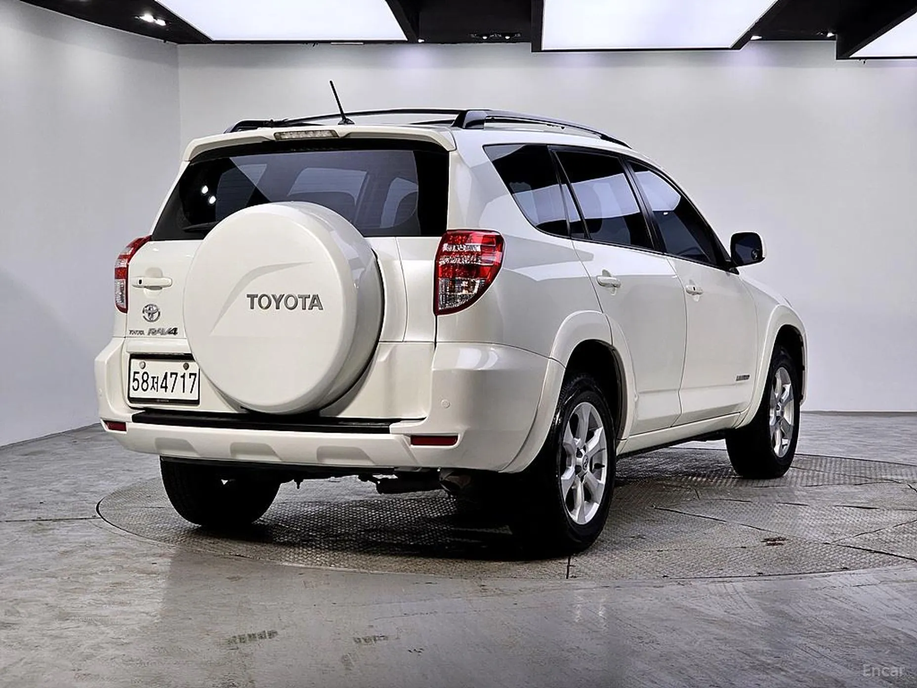 Toyota RAV4 превью 4