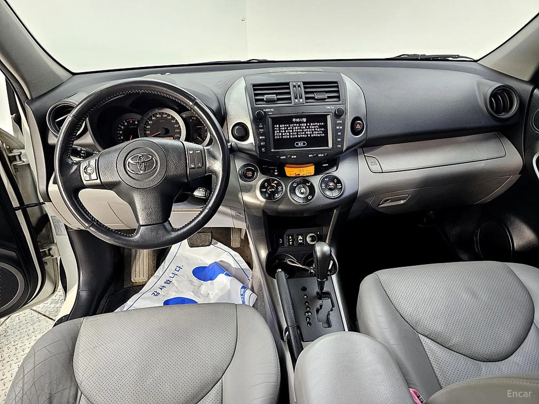 Toyota RAV4 превью 5