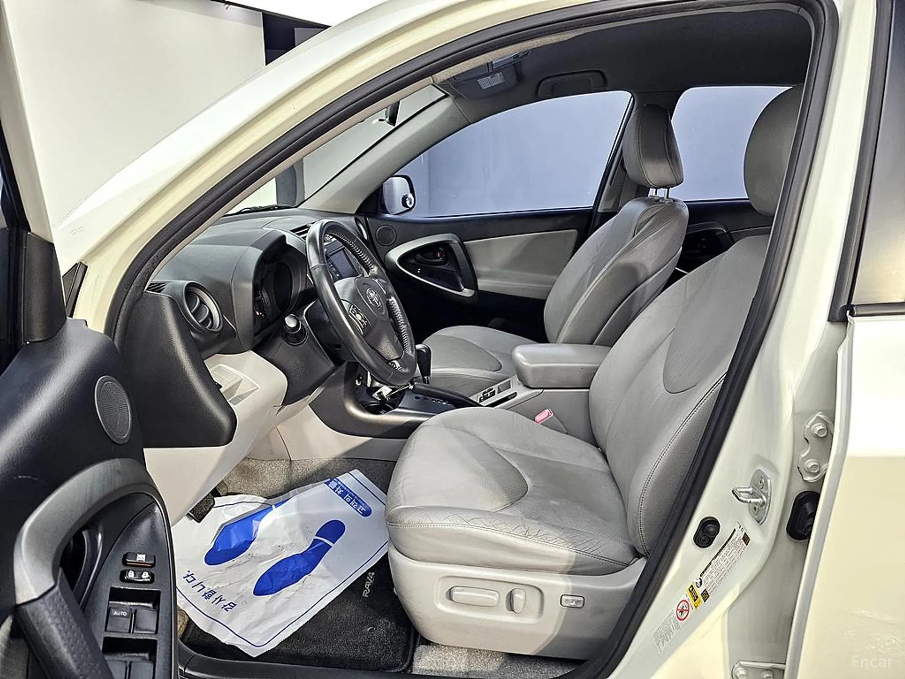 Toyota RAV4 превью 8