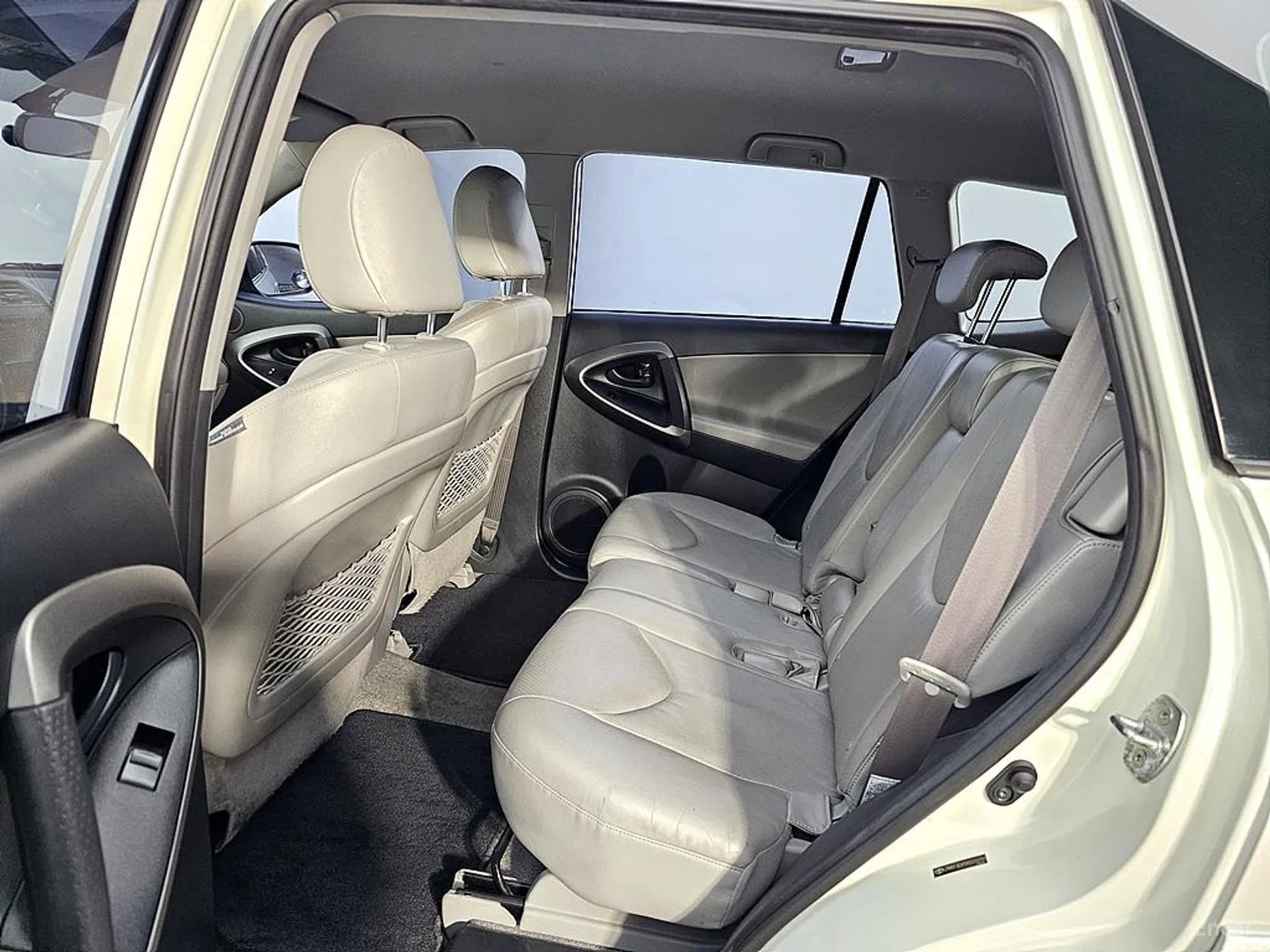 Toyota RAV4 превью 9