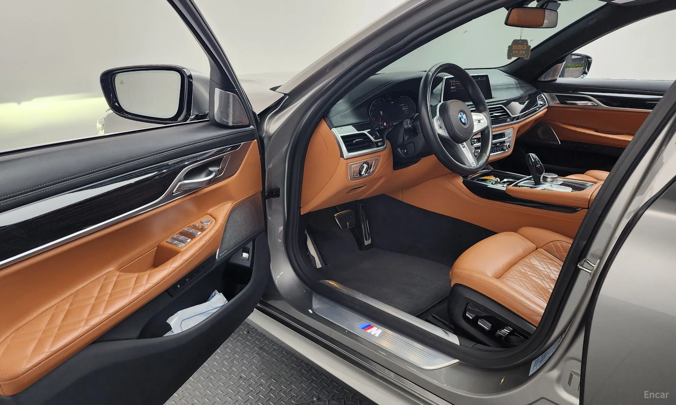 BMW 7 Series (G11) превью 10
