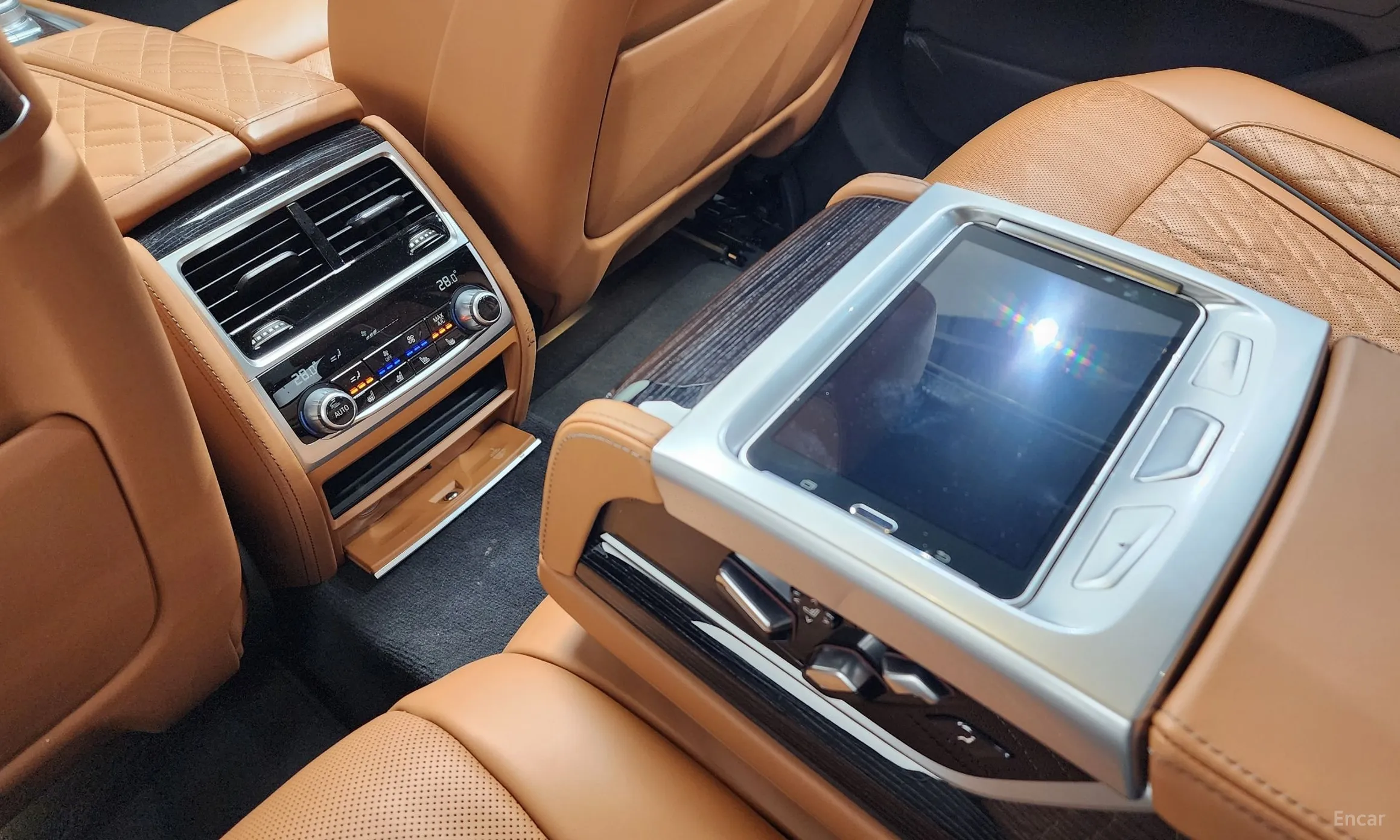 BMW 7 Series (G11) превью 18