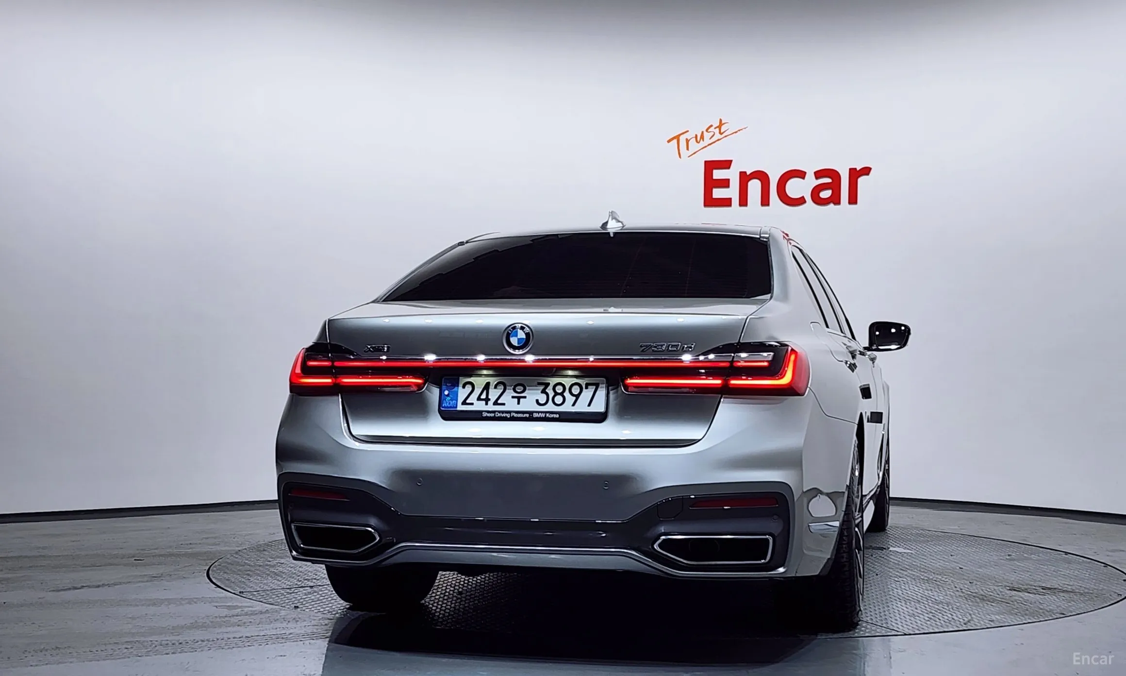 BMW 7 Series (G11) превью 4