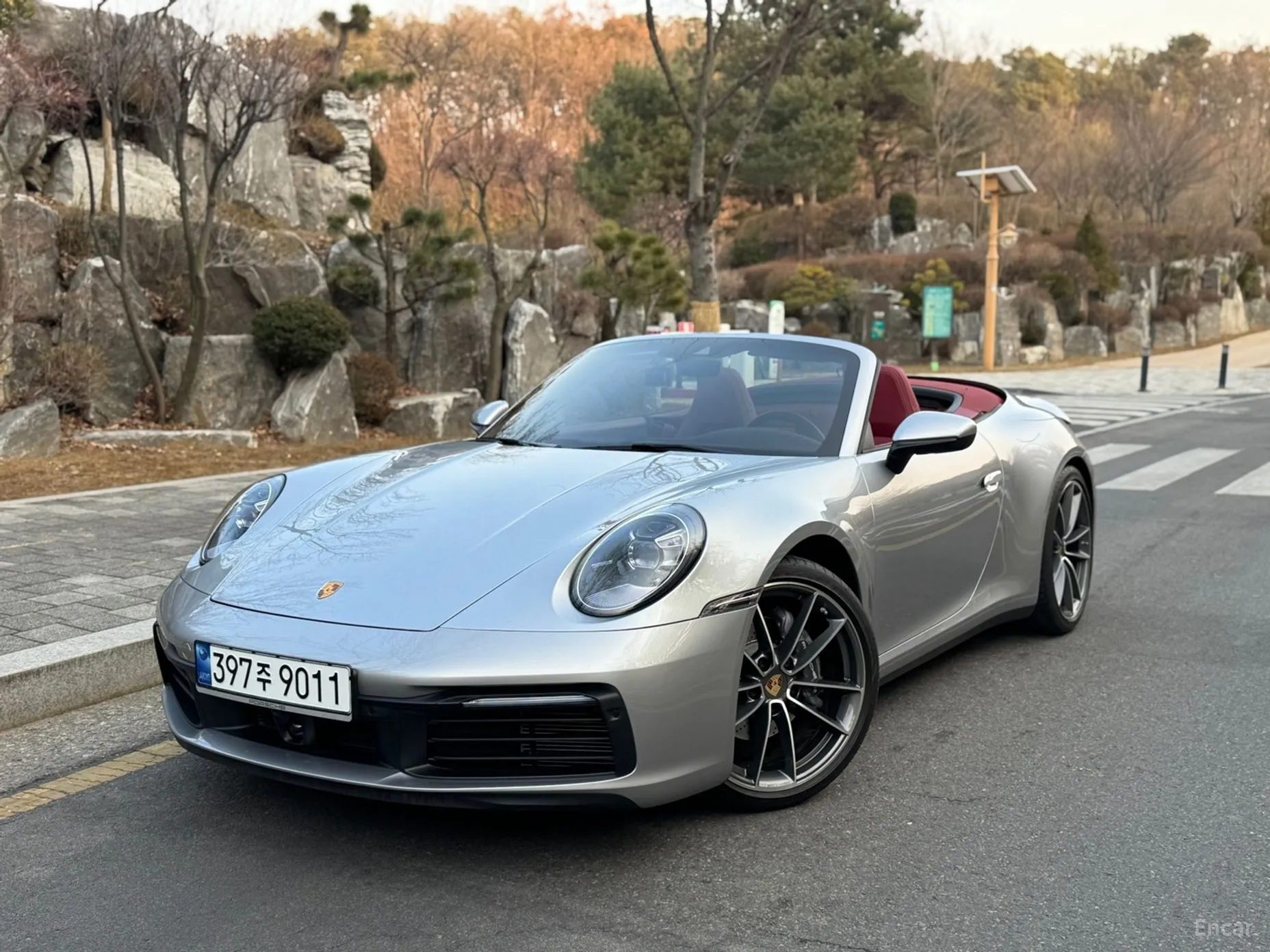911 (992)