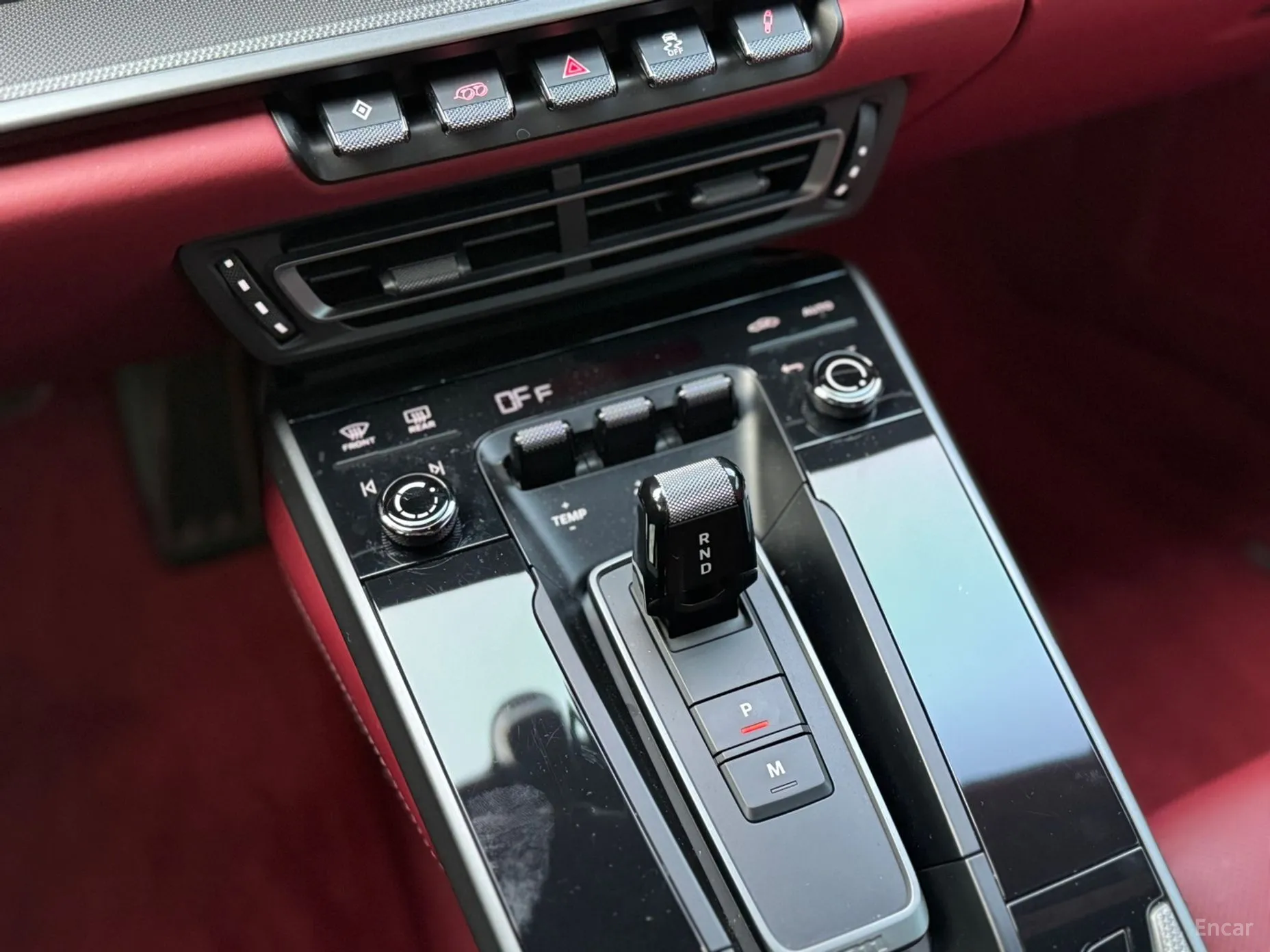 Porsche 911 (992) превью 9