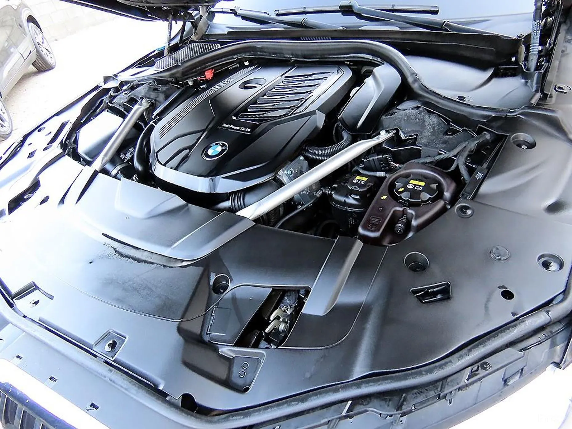 BMW 7 Series (G11) превью 19
