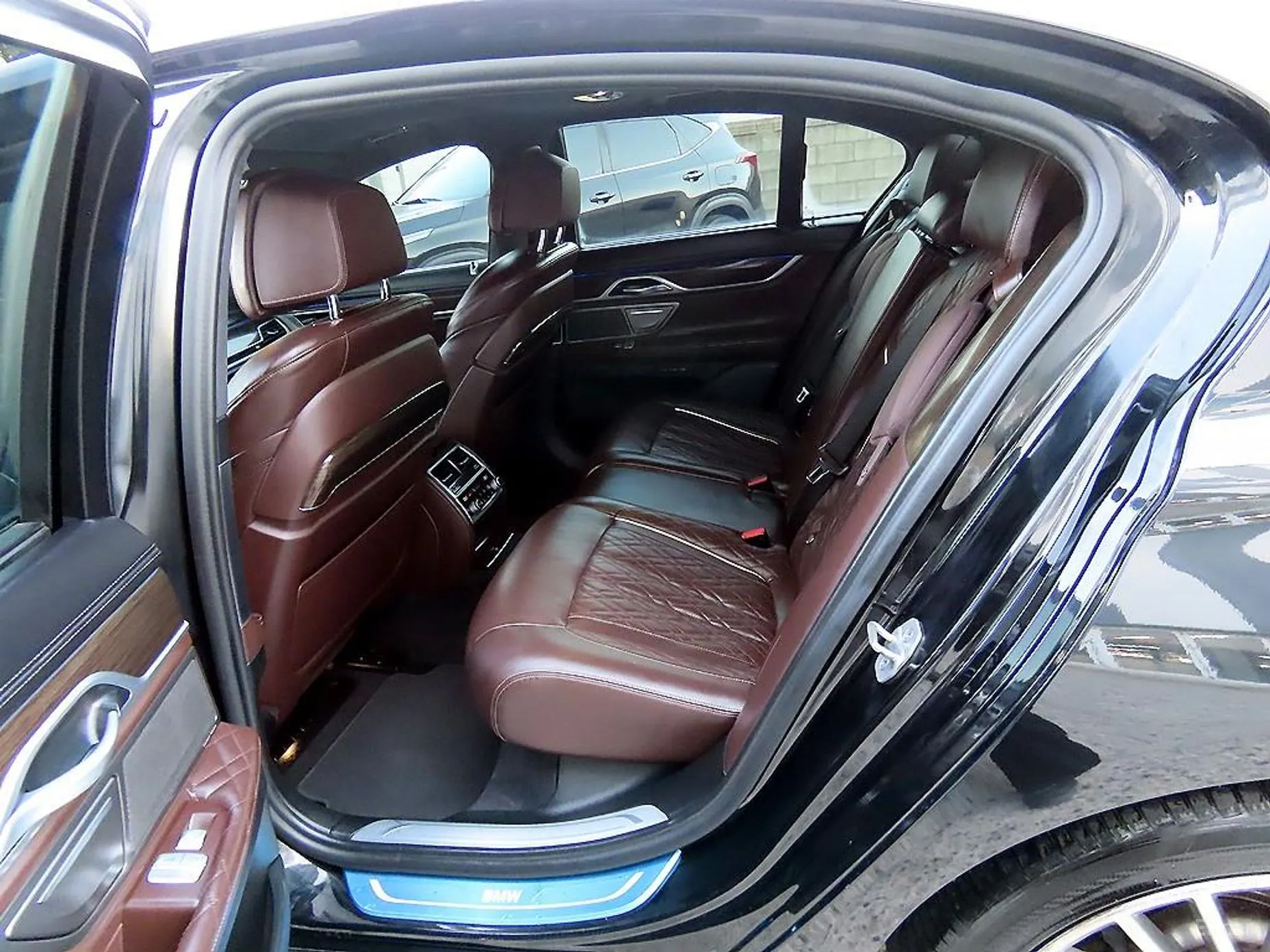 BMW 7 Series (G11) превью 6