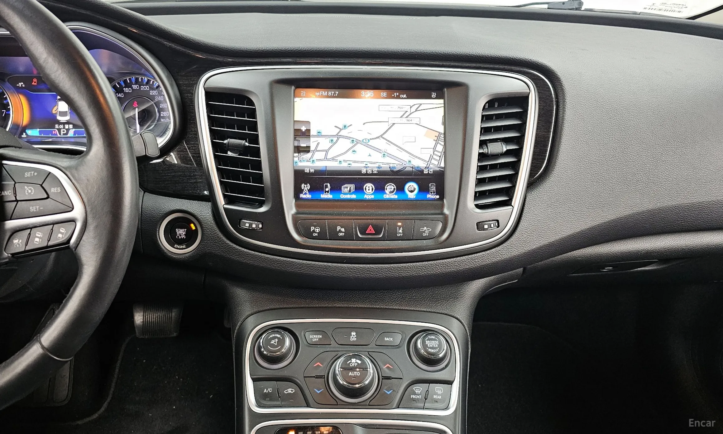 Chrysler 200 Second generation превью 14