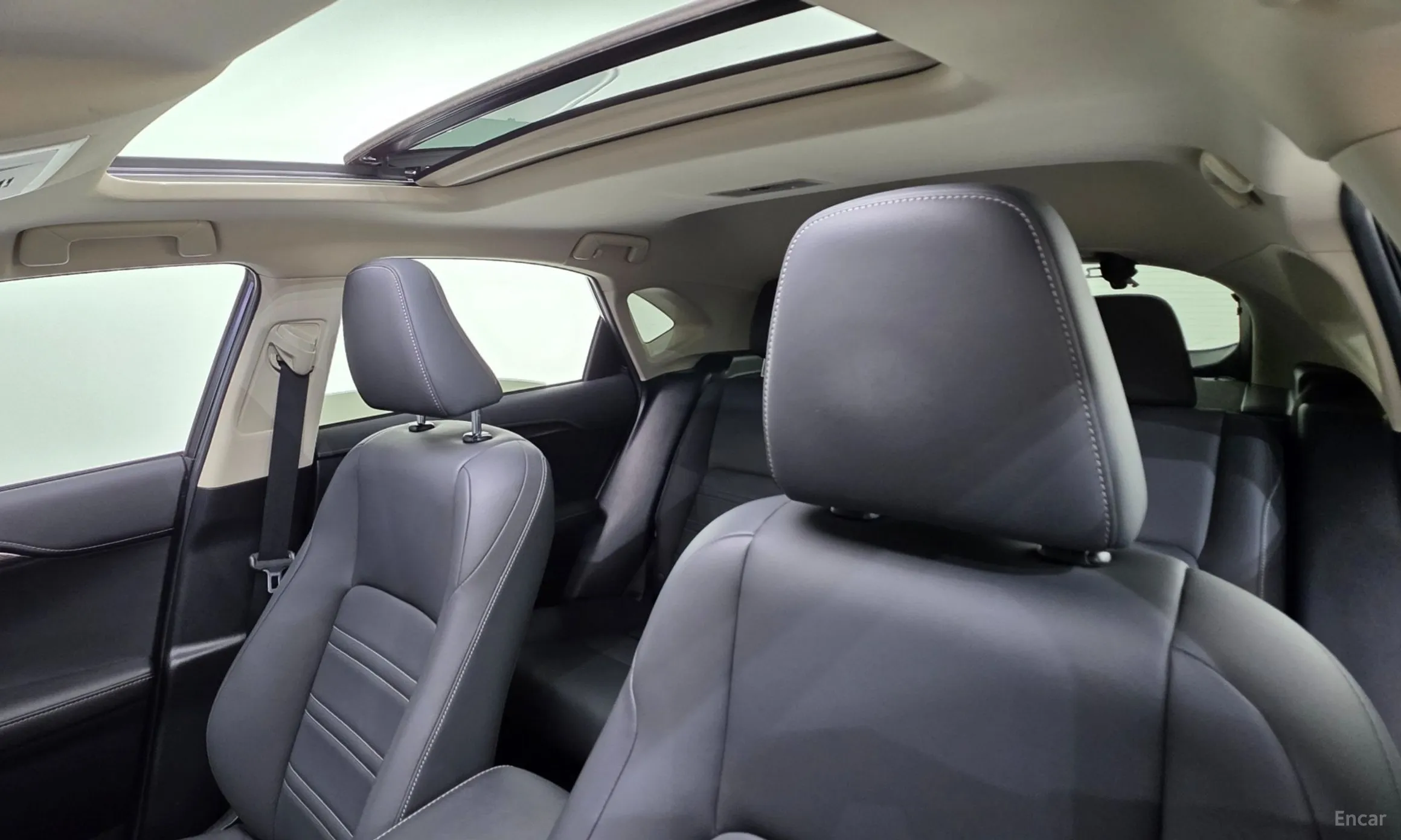 Lexus NX300h превью 11