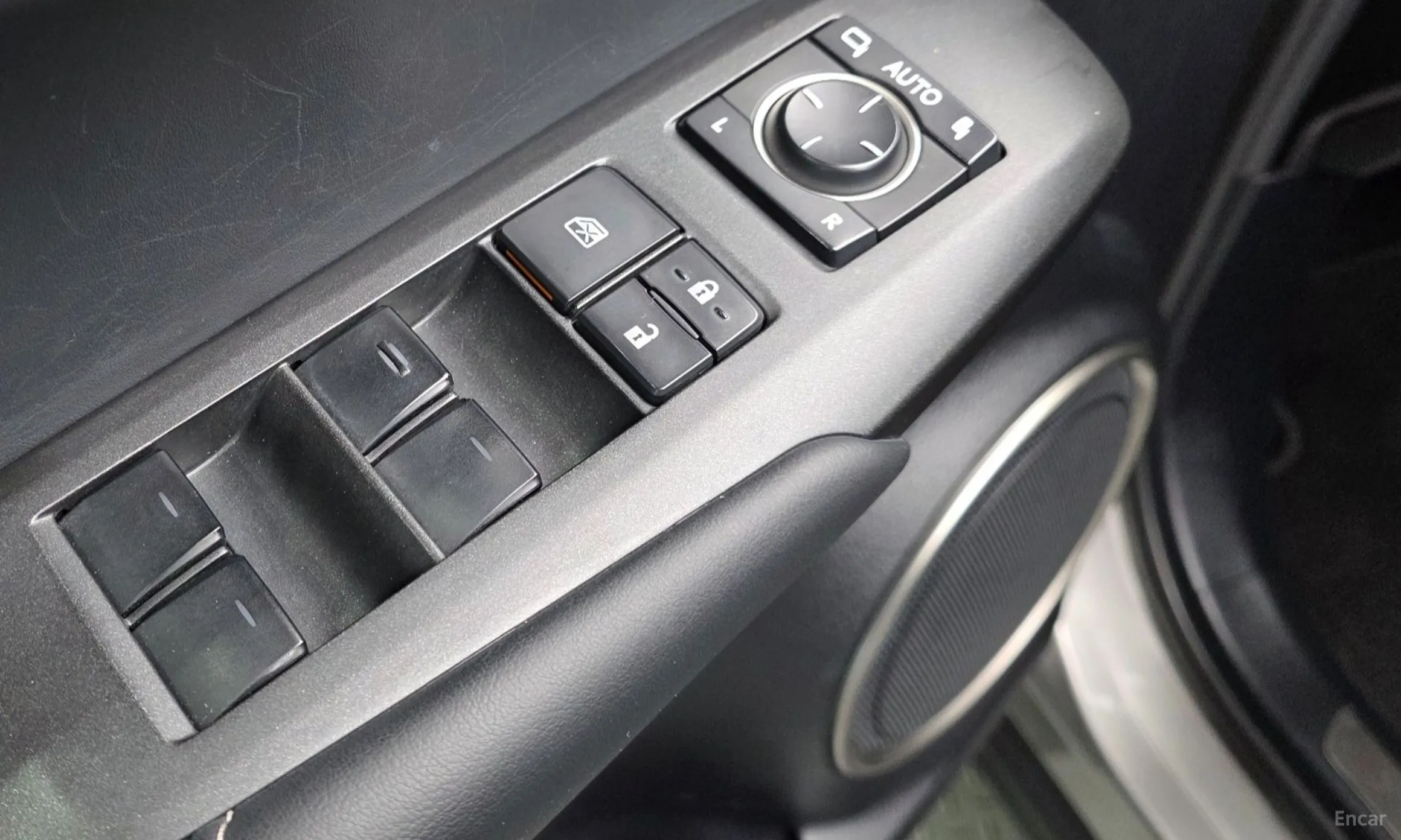 Lexus NX300h превью 13