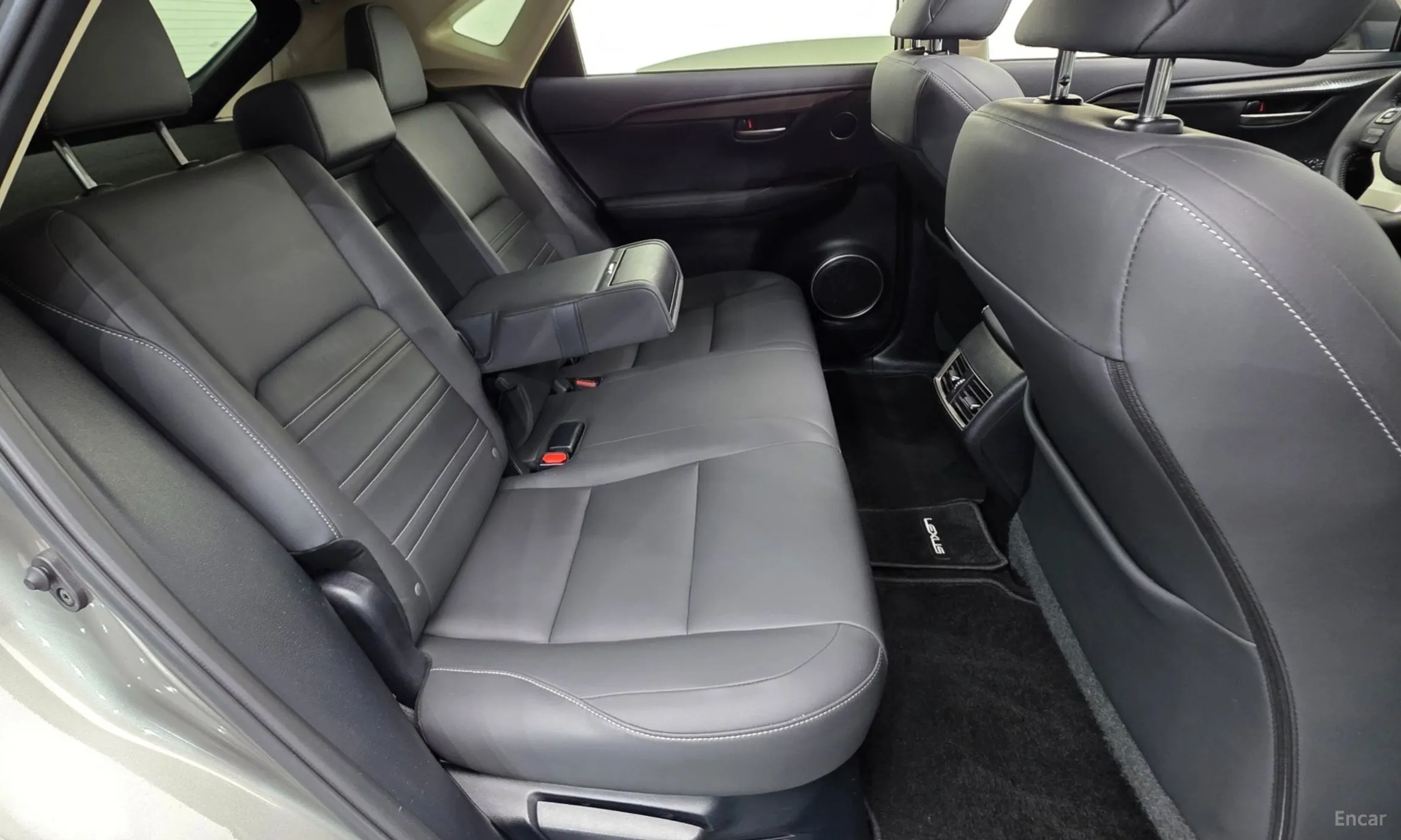 Lexus NX300h превью 19
