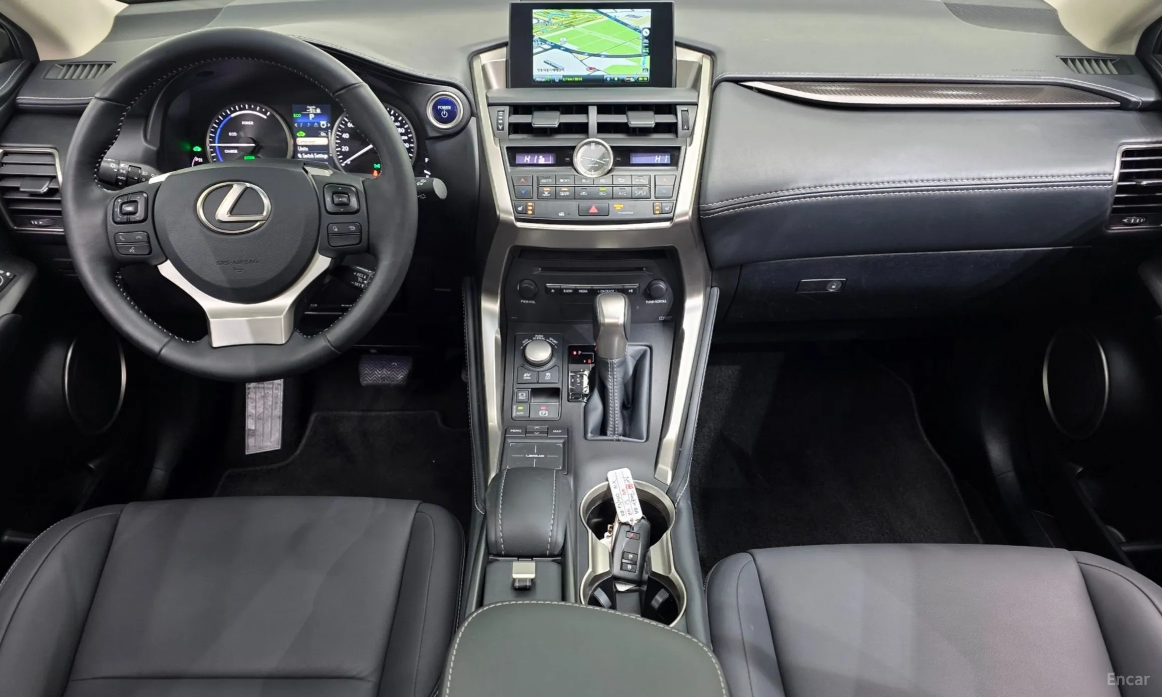 Lexus NX300h превью 7