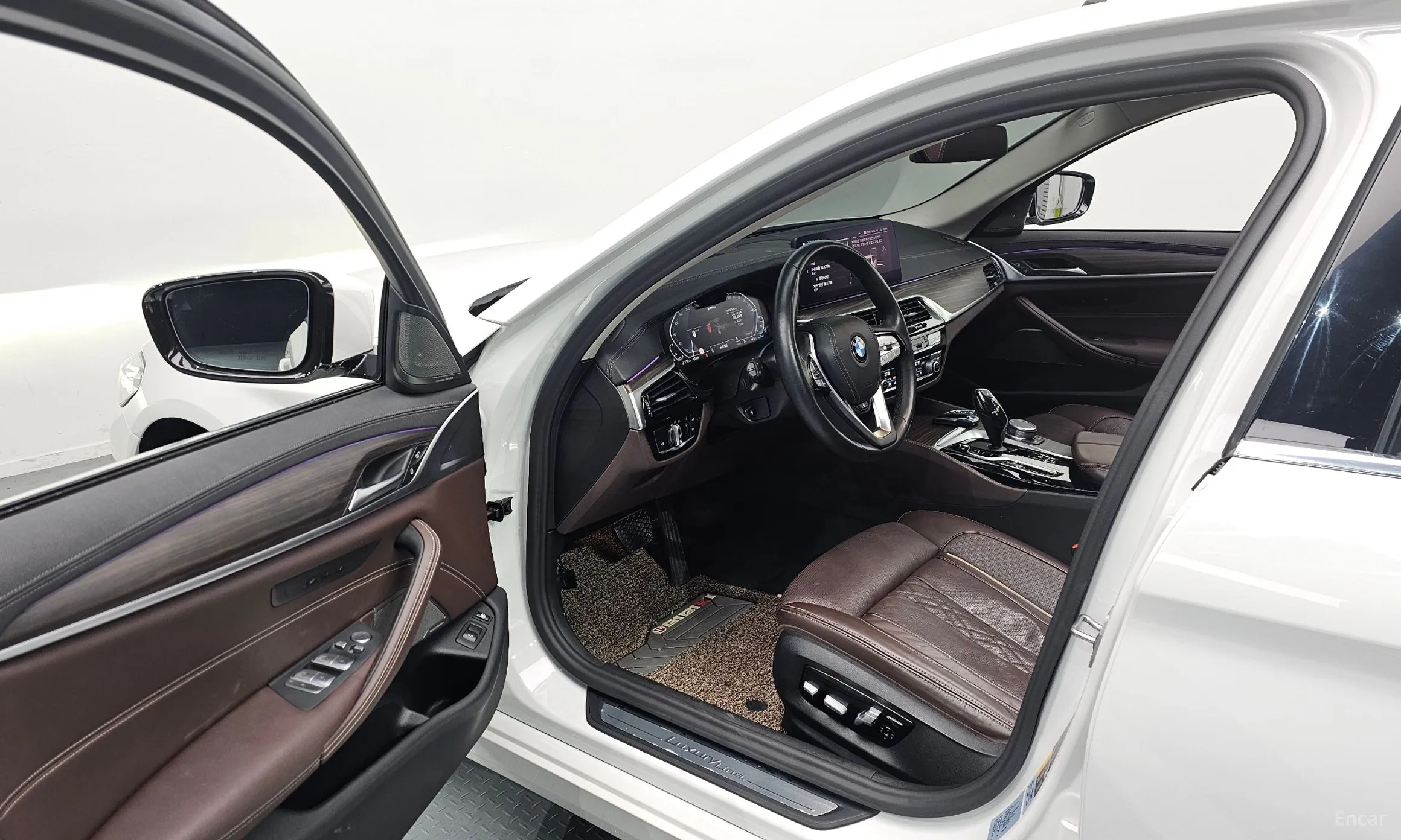 BMW 5 Series (G30) превью 11