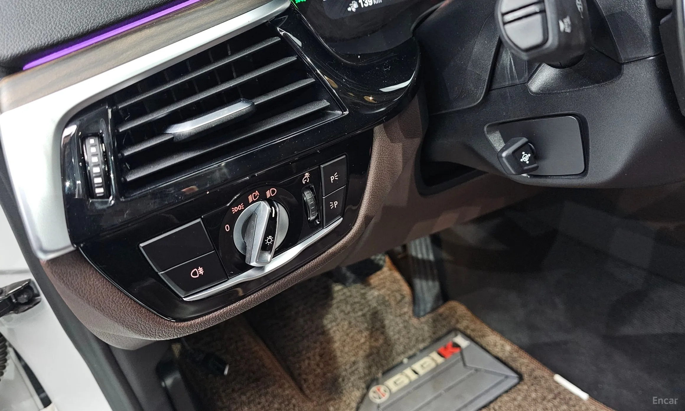 BMW 5 Series (G30) превью 12