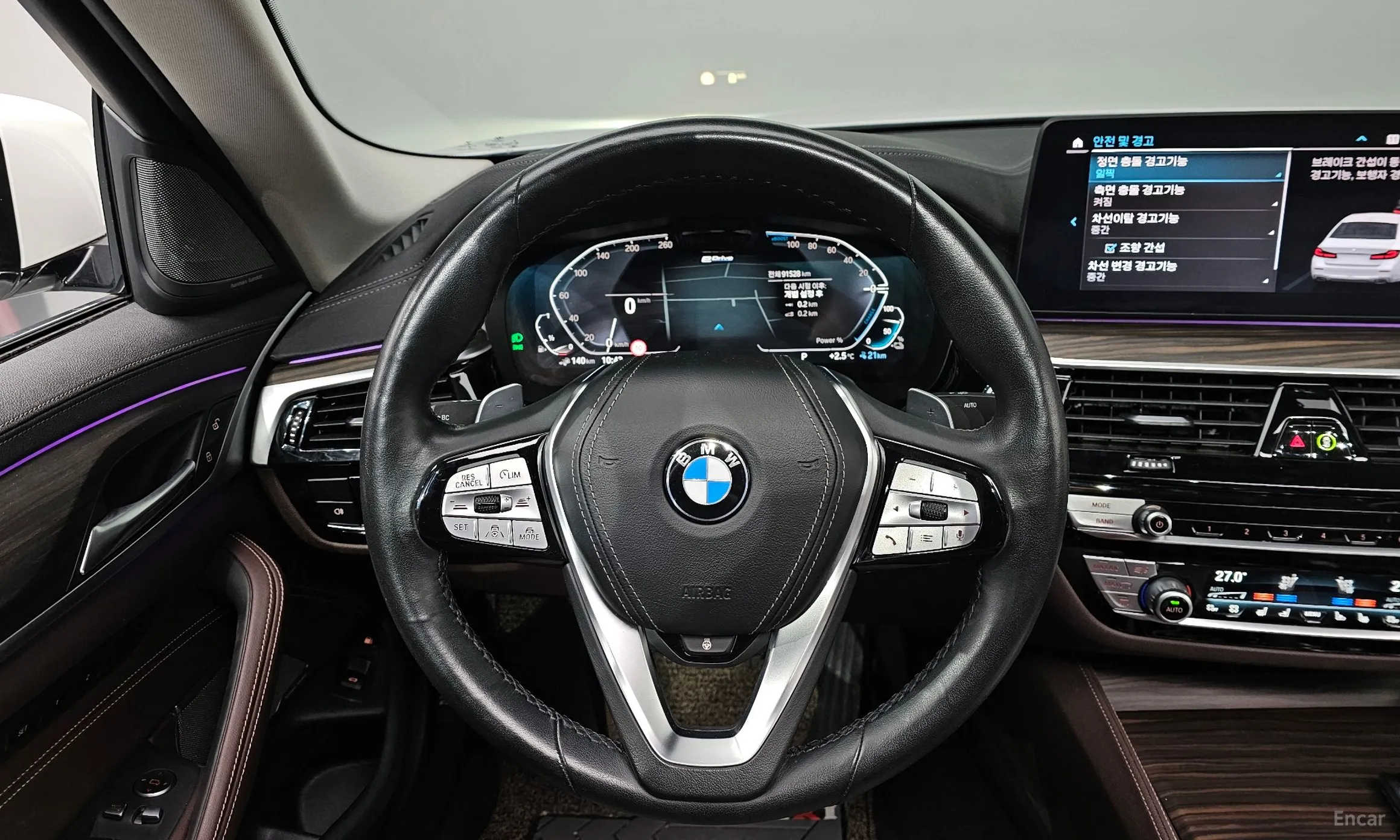 BMW 5 Series (G30) превью 13