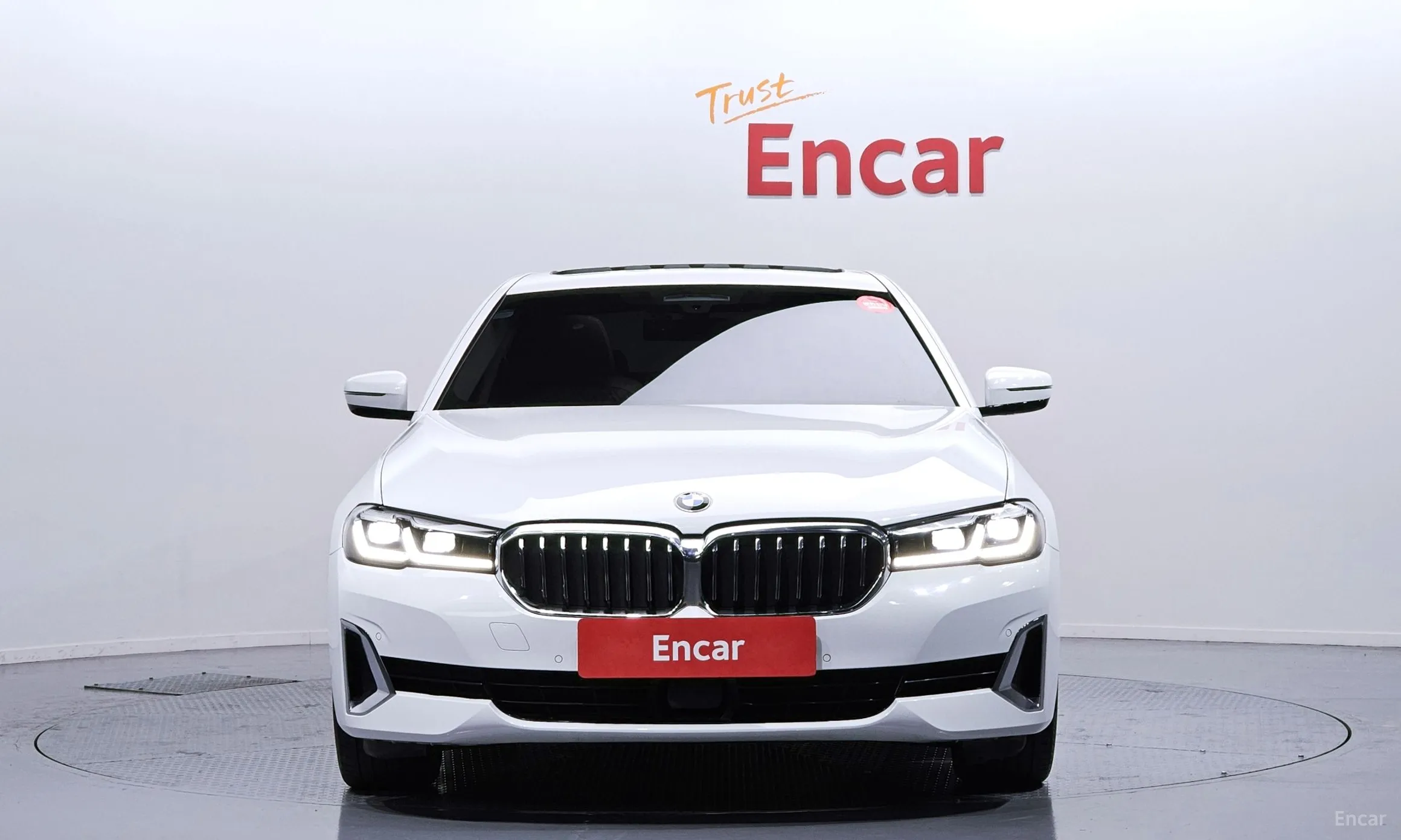 BMW 5 Series (G30) превью 3