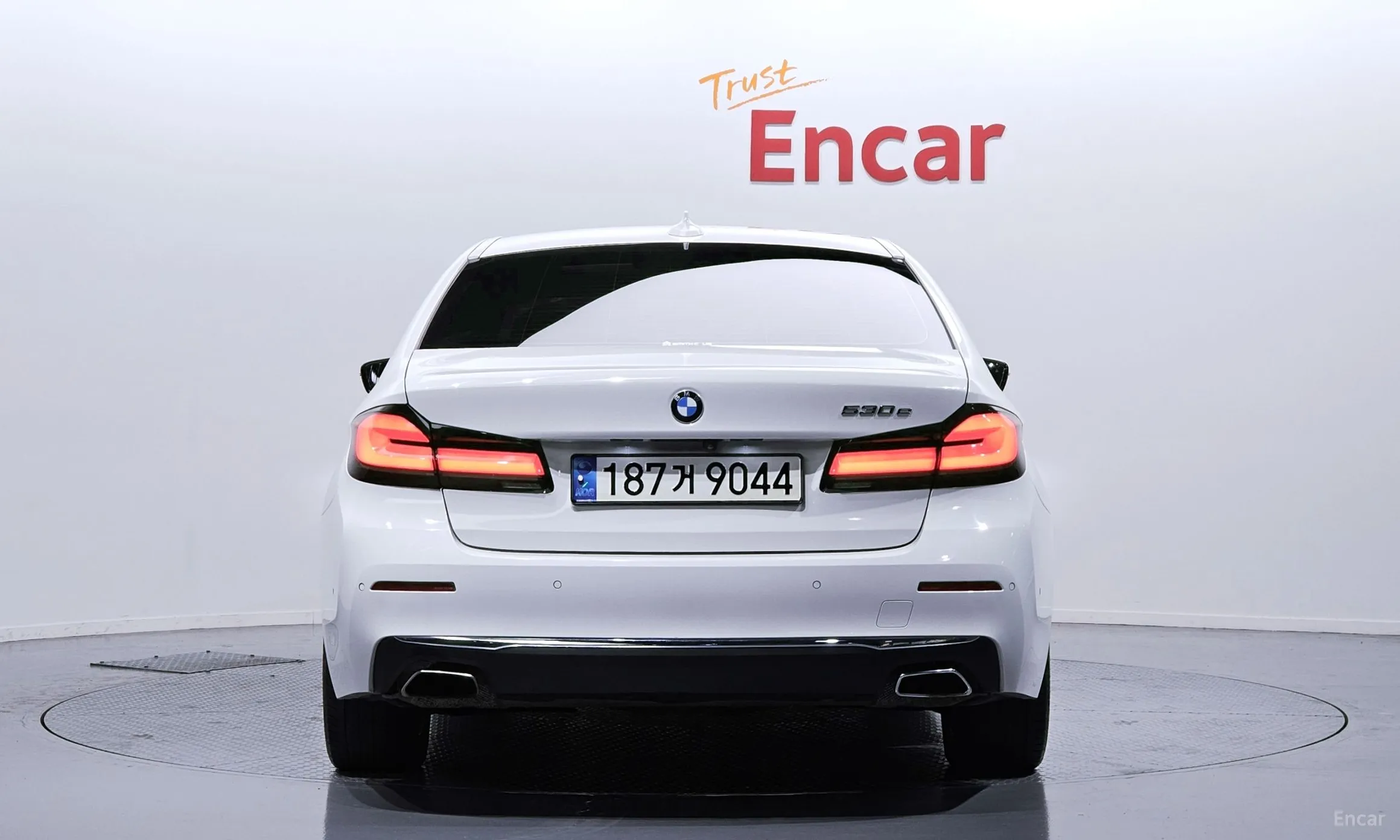BMW 5 Series (G30) превью 4