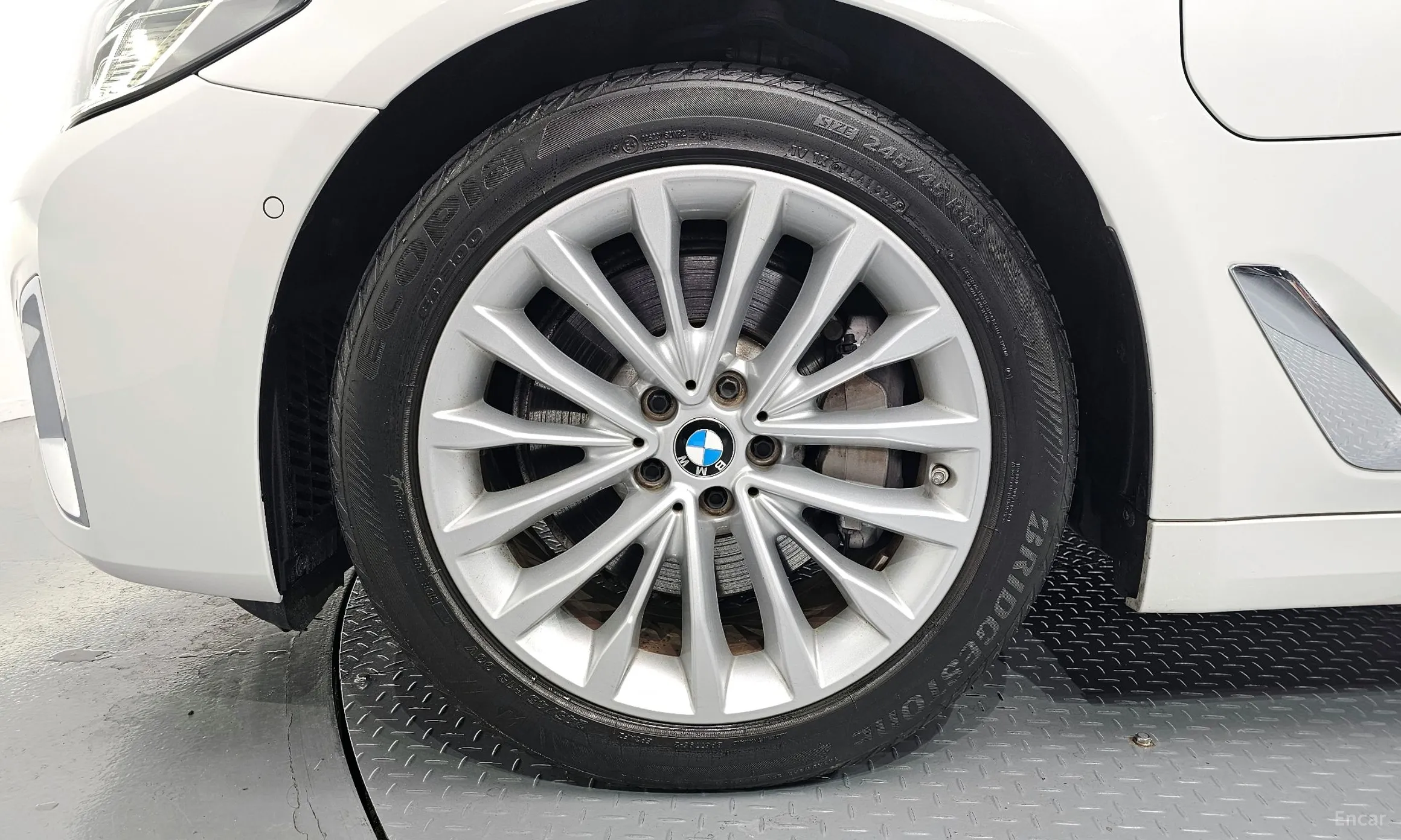 BMW 5 Series (G30) превью 5