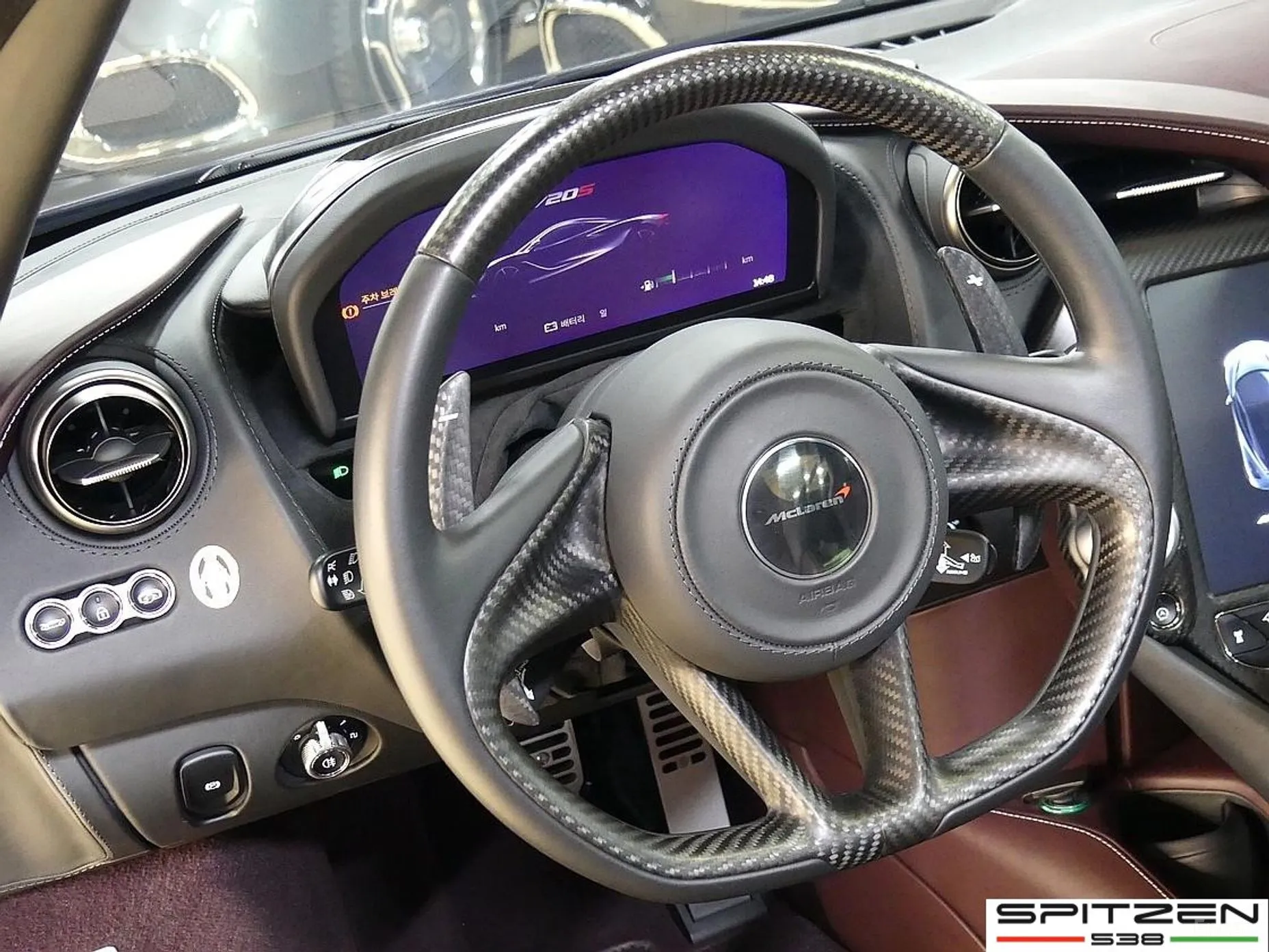 McLaren 720S превью 12