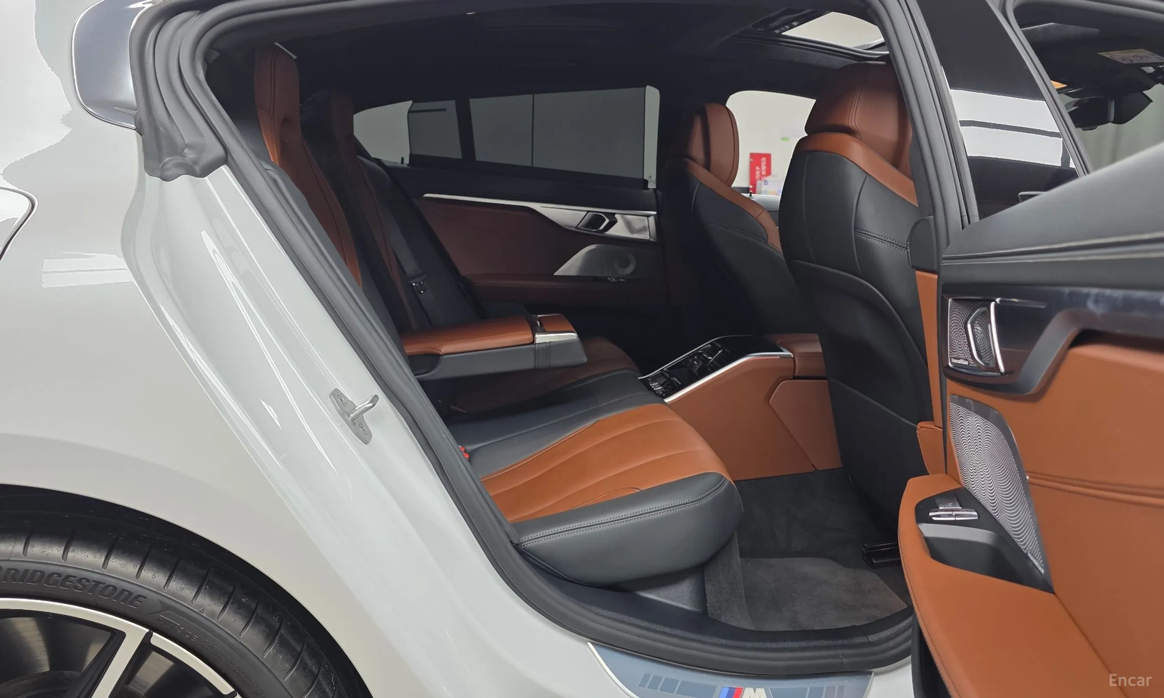 BMW 8-series (G15) превью 12