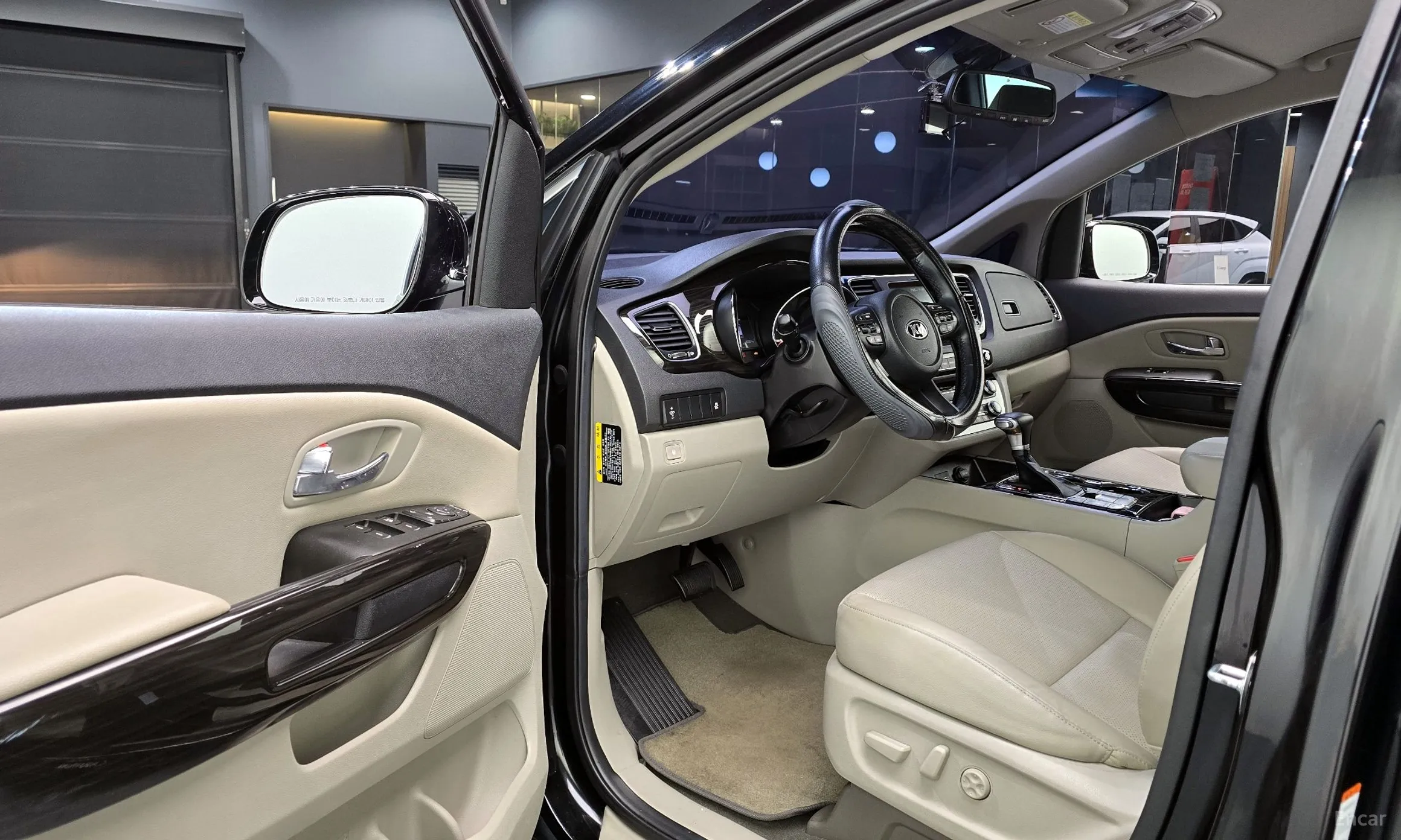 Kia Carnival превью 11