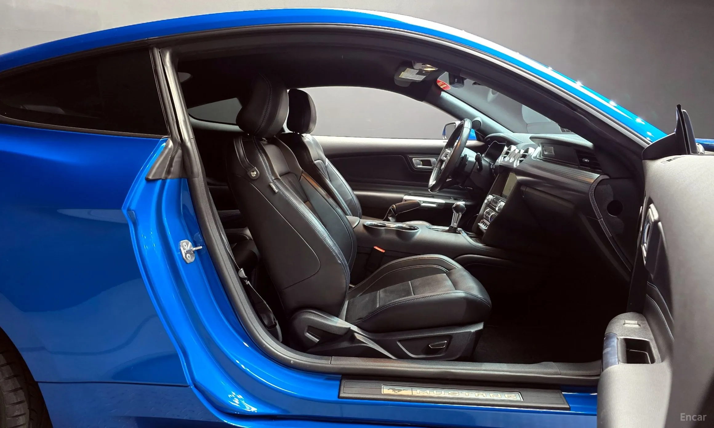 Ford Mustang превью 10